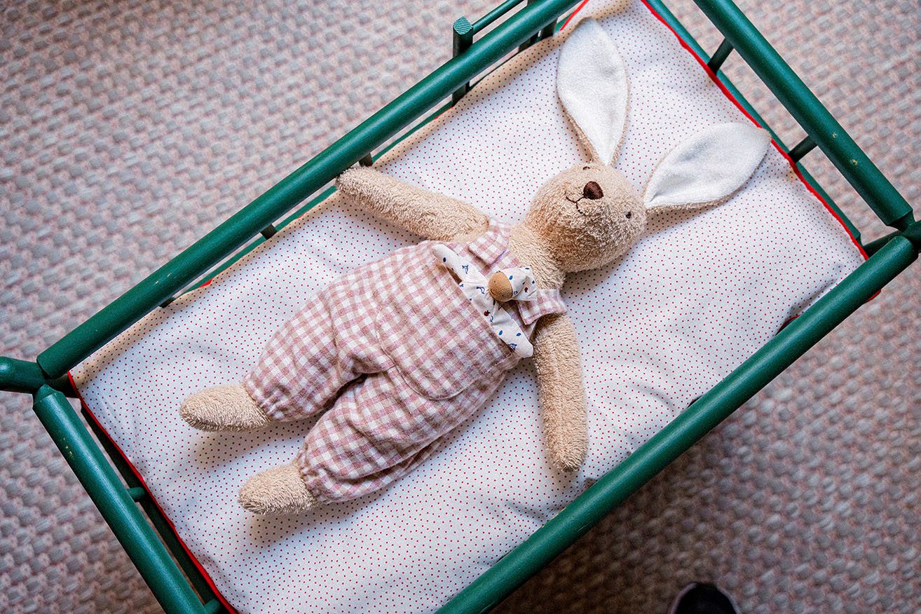 Käthe Kruse Knuffelbeest Hugo haas, staand