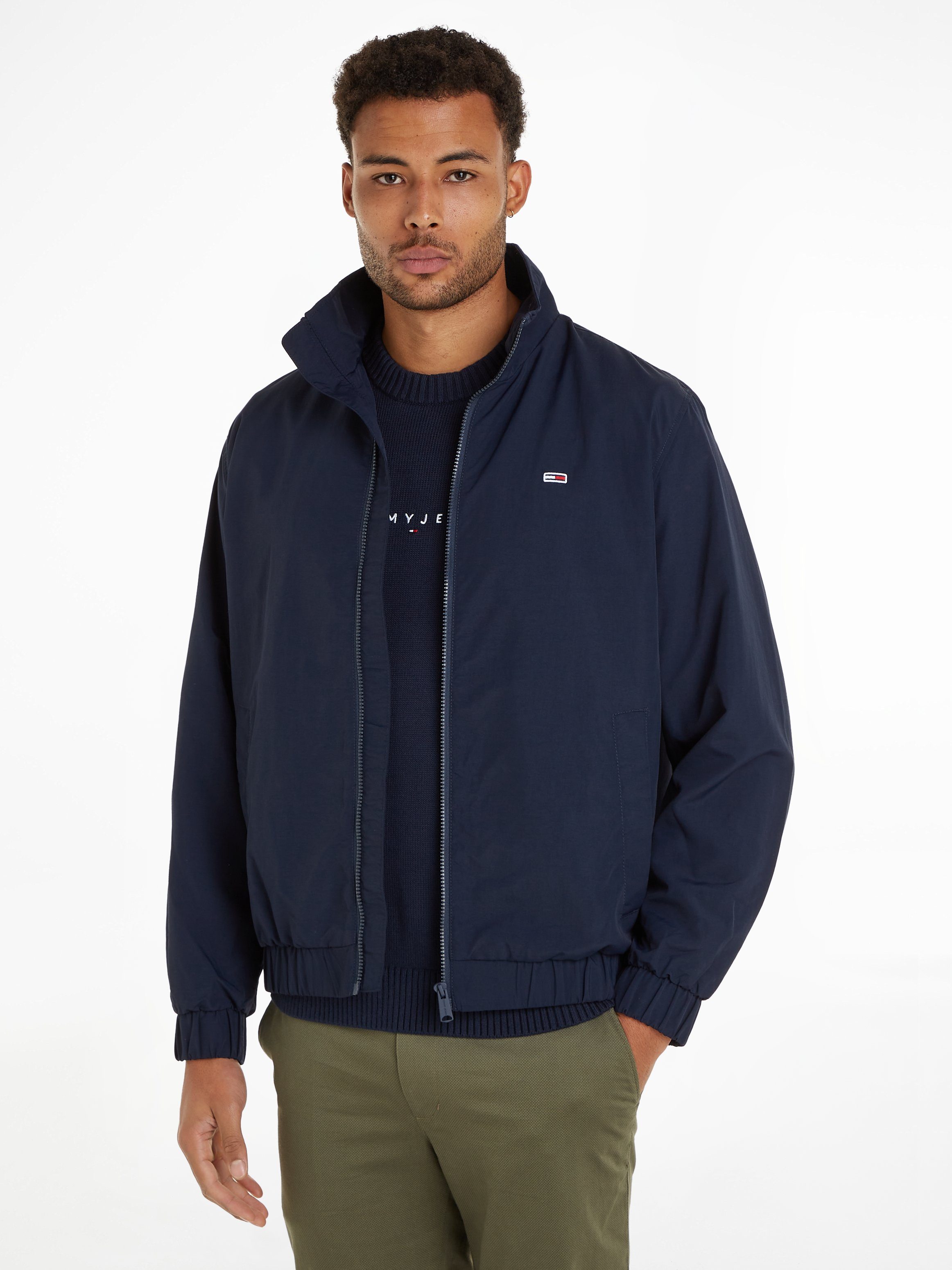 TOMMY JEANS Kort jack TJM ESSENTIAL JACKET EXT Bomberjack met staande kraag