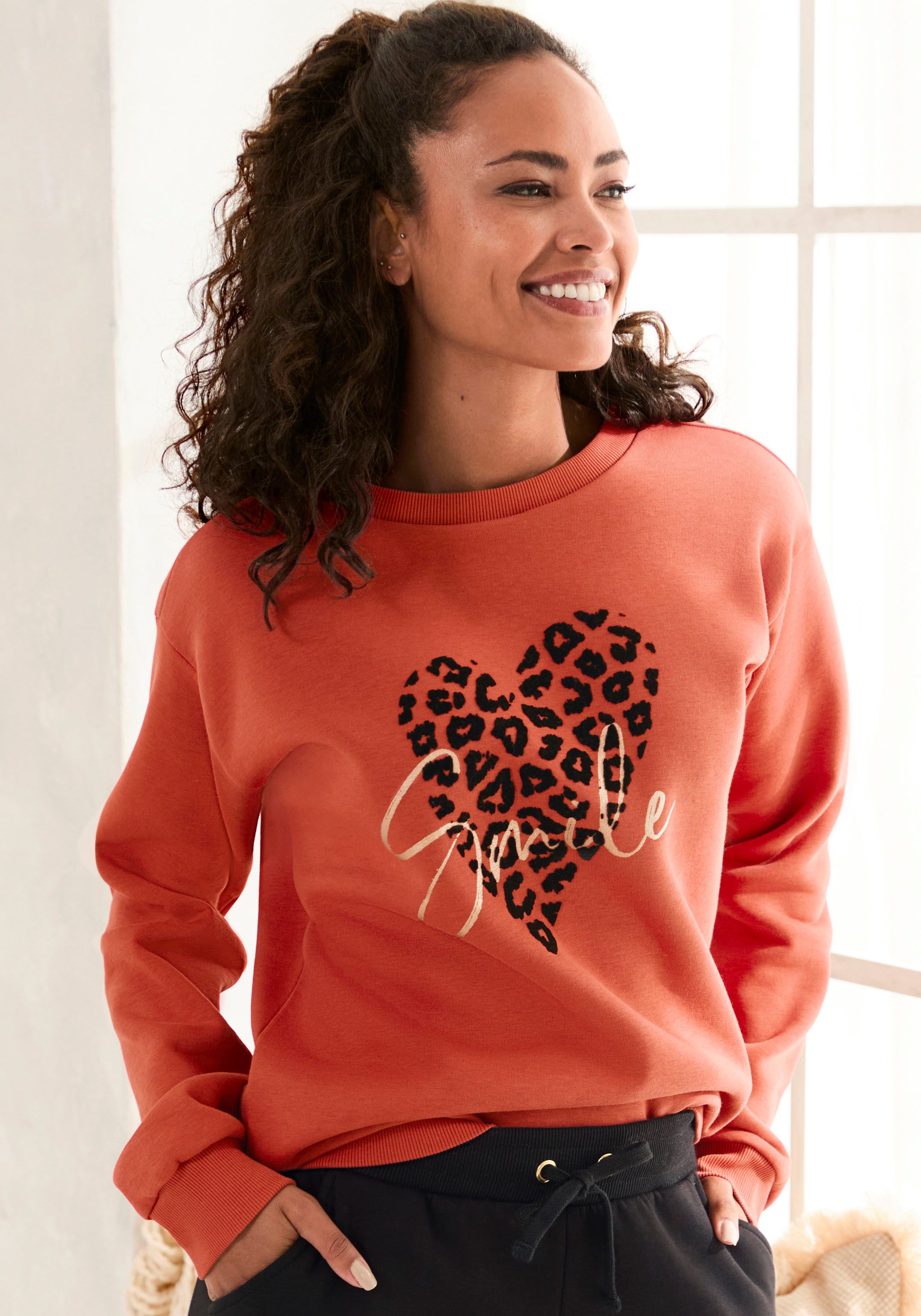 Lascana Sweatshirt Lounge shirt met hart-leo-print, loungewear