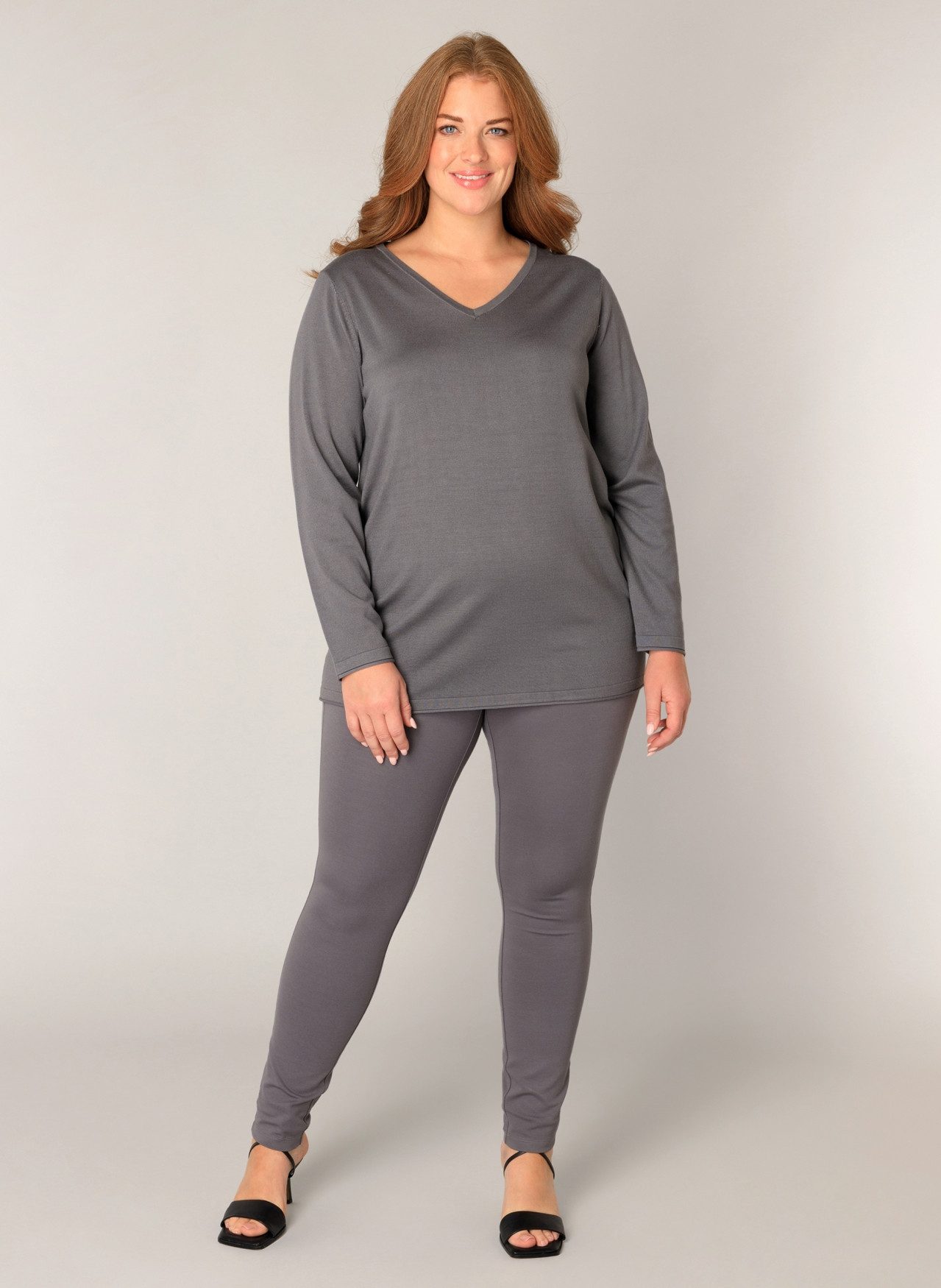 Base Level Curvy Gebreide trui Anine met v-hals