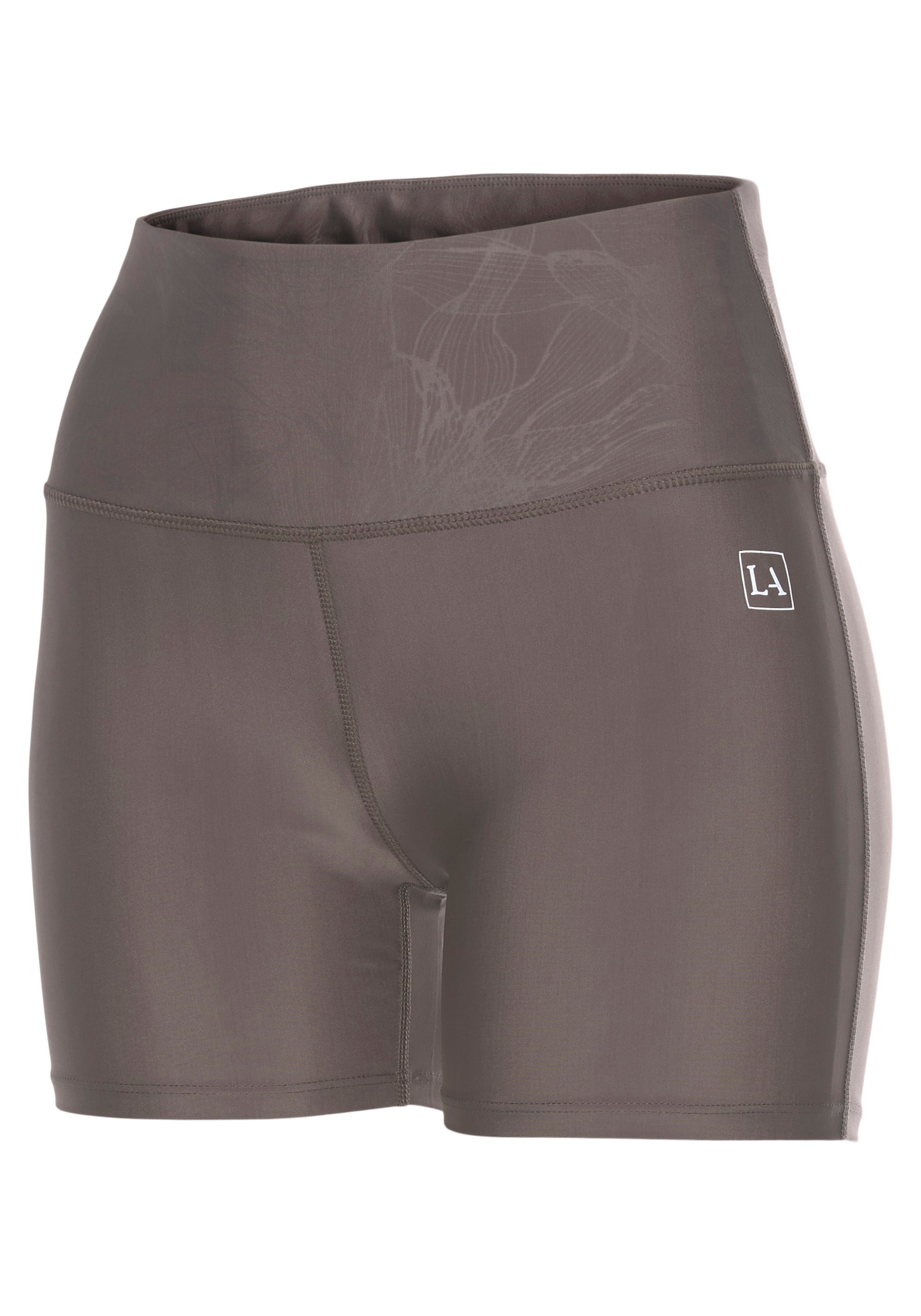 active by Lascana Functionele short met gedessineerde band