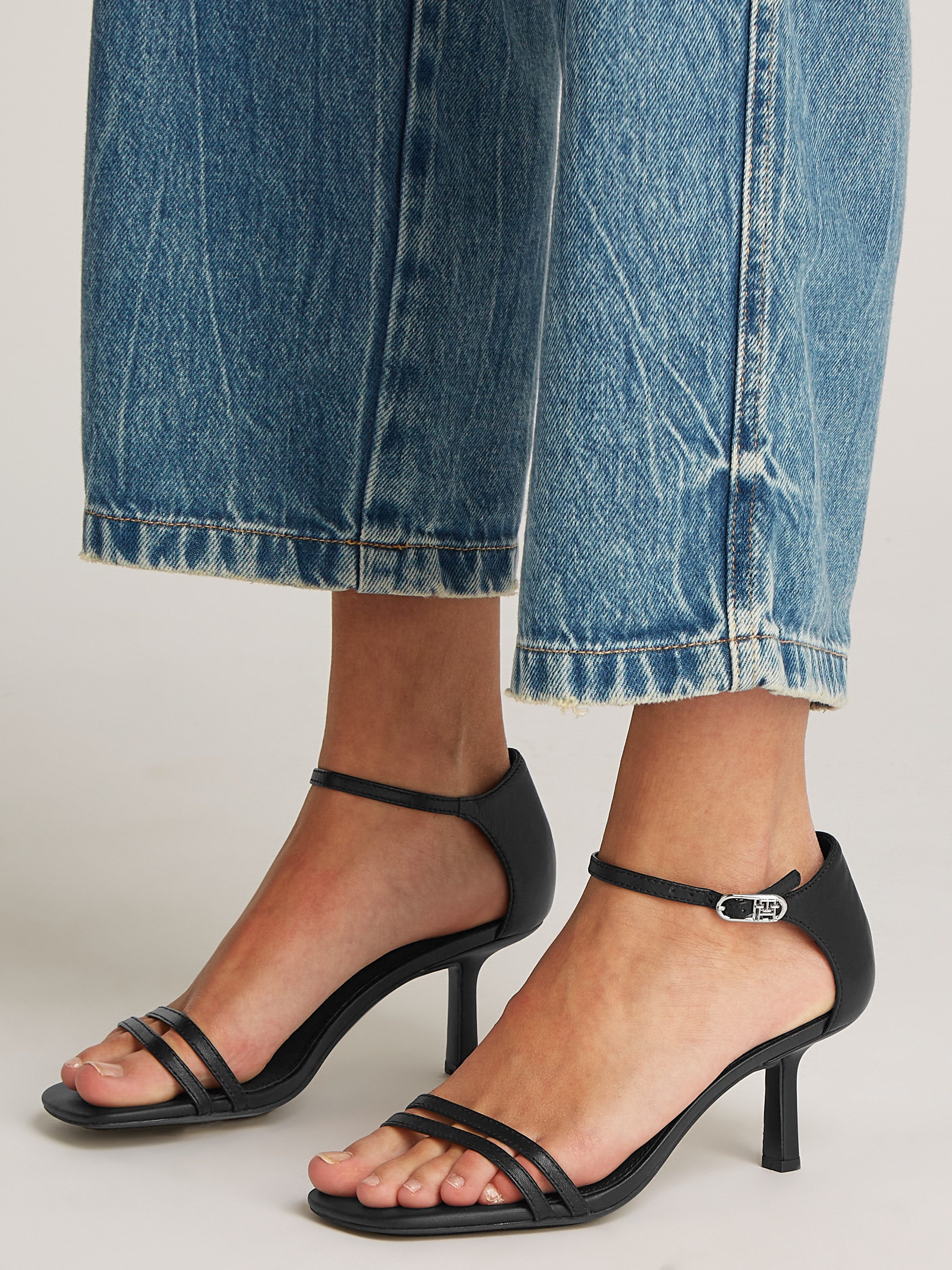 Tommy Hilfiger Highheel sandaaltjes KITTEN HEEL SANDAL LEATHER stilettohak, partyschoen, avondschoen, verstelbare enkelriem