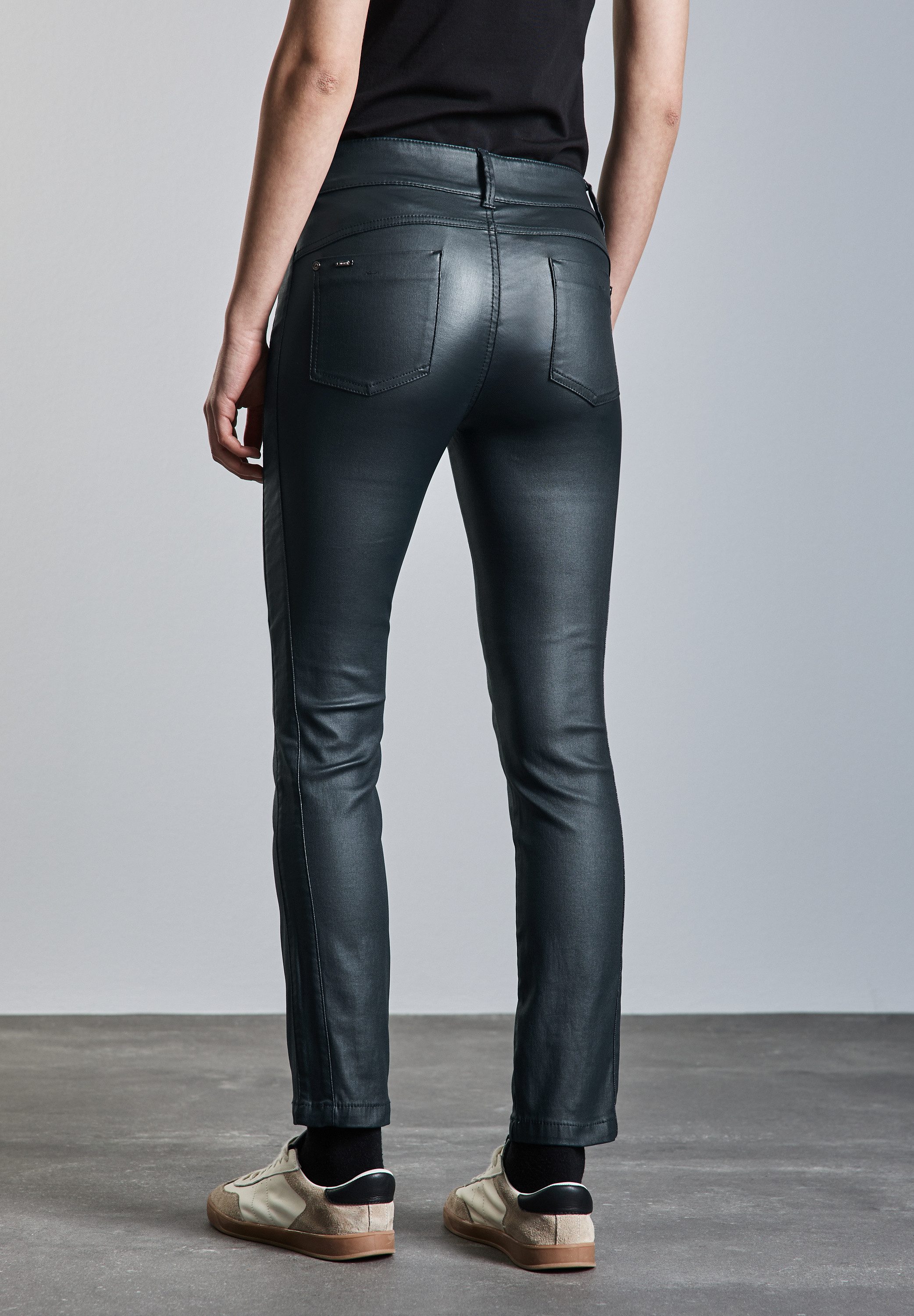 STREET ONE Imitatieleren broek Style York met decoratieve stiksels