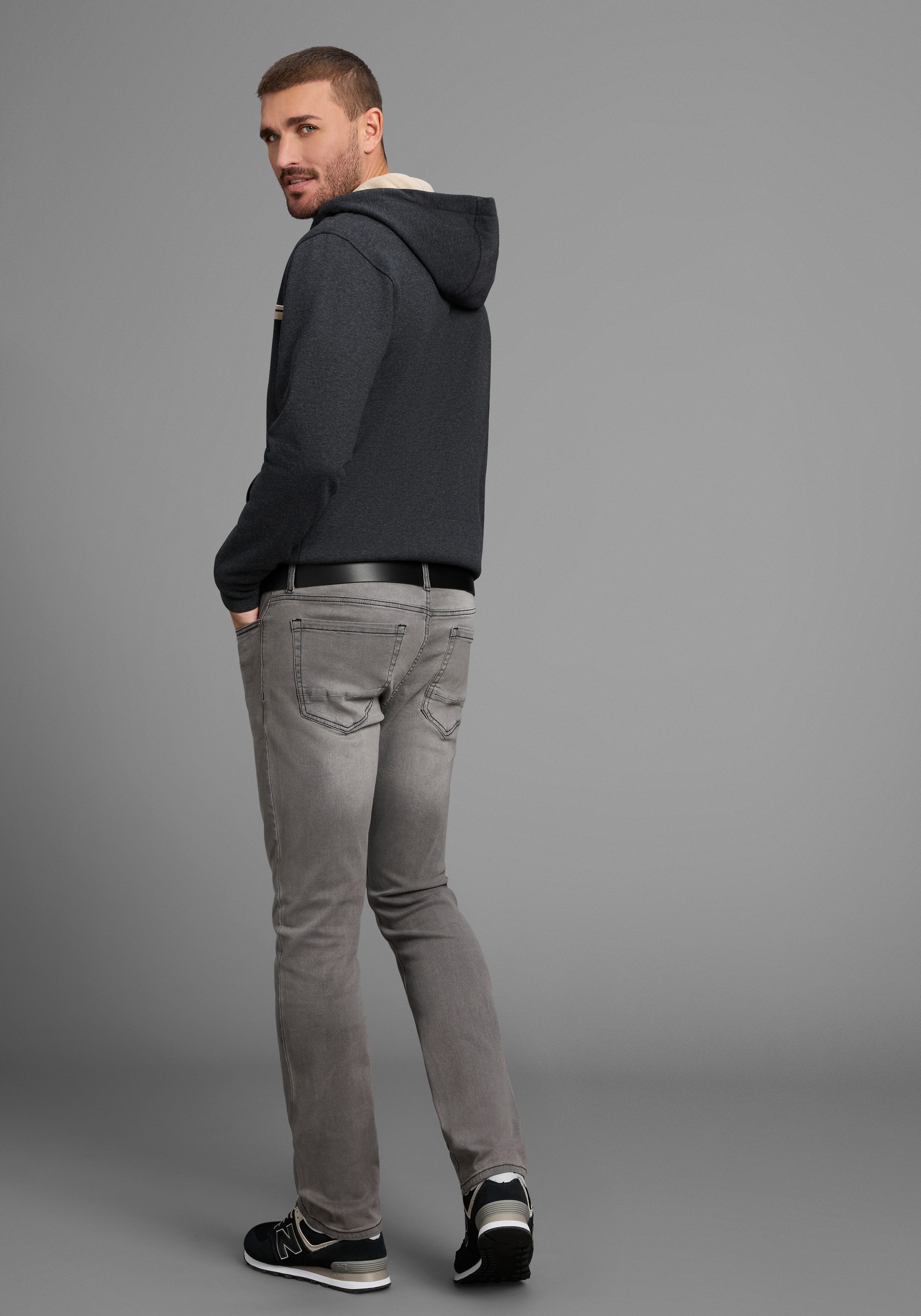 Bruno Banani Straight jeans Hutch rechte broekspijpen, gedeeltelijk met modieuze destroyed-effecten,