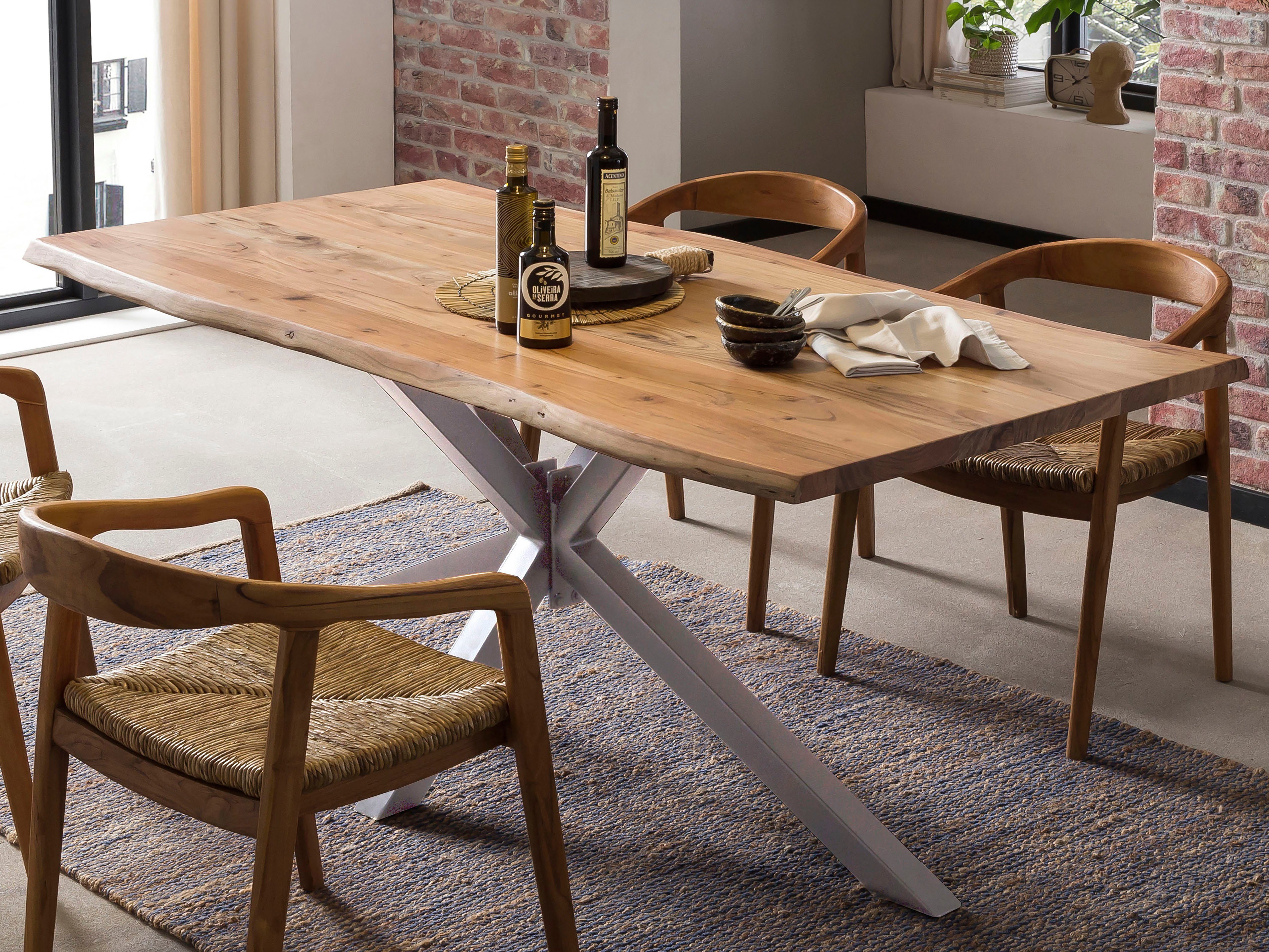 SIT Tafel met hout met boomrand alsof gegroeid