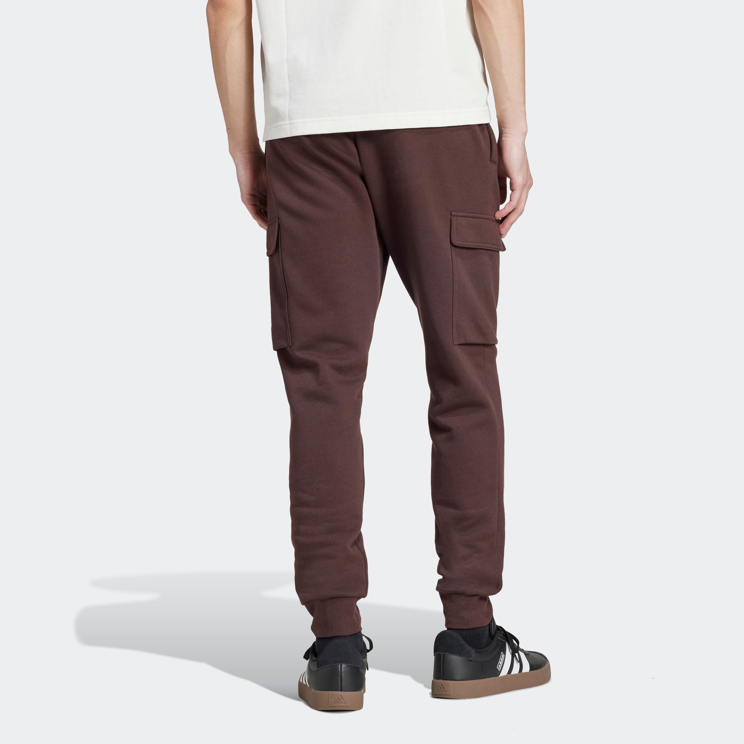 adidas Sportswear Sportbroek ESSENTIALS FLEECE REGULAR TAPERED CARGOBROEK Joggingbroek cargo van zacht fleece-materiaal (1-delig)