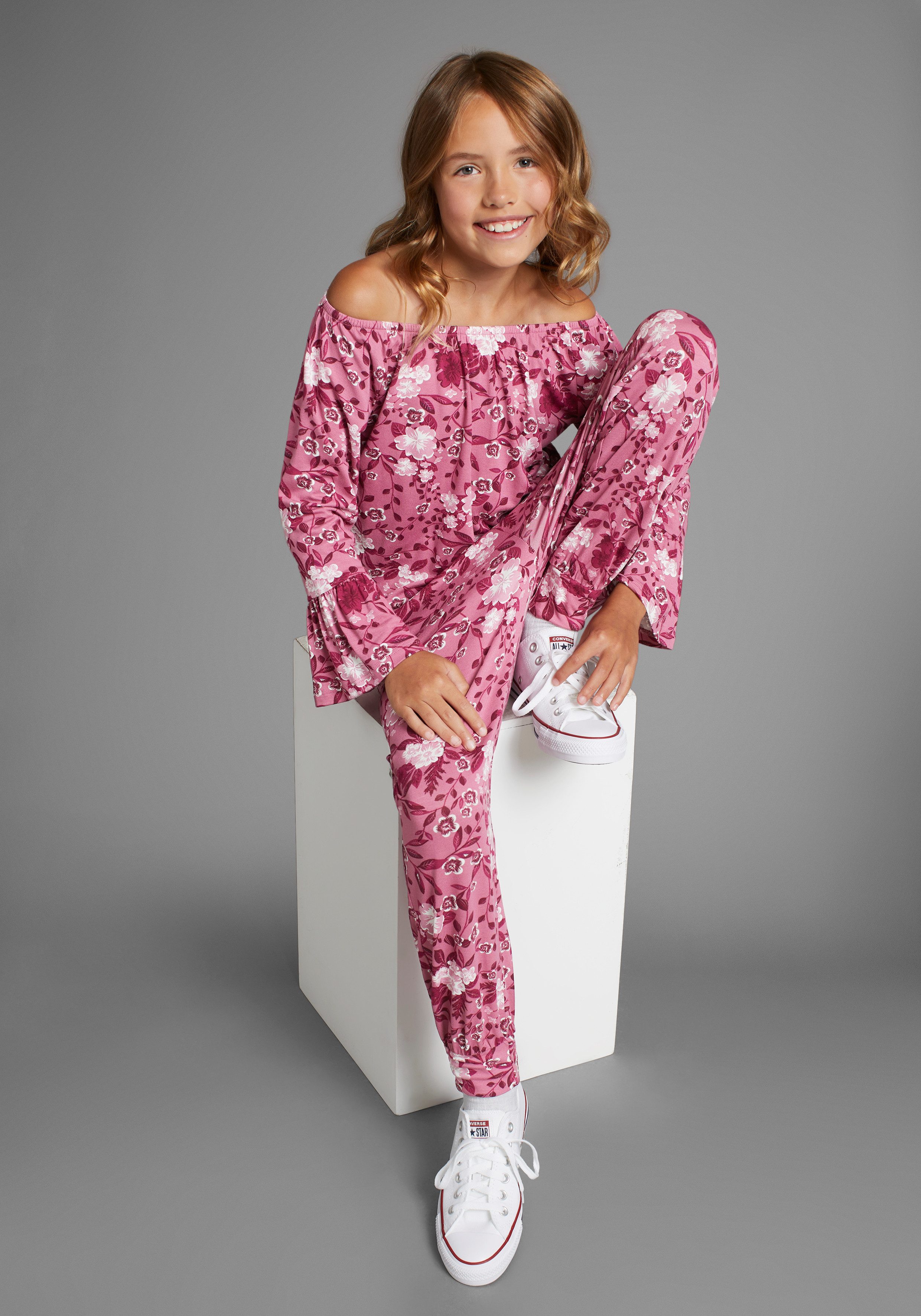 KIDSWORLD Shirt met carmenhals Shirt van viscose wijde pasvorm, met bloemenpatroon en print, carmenhals