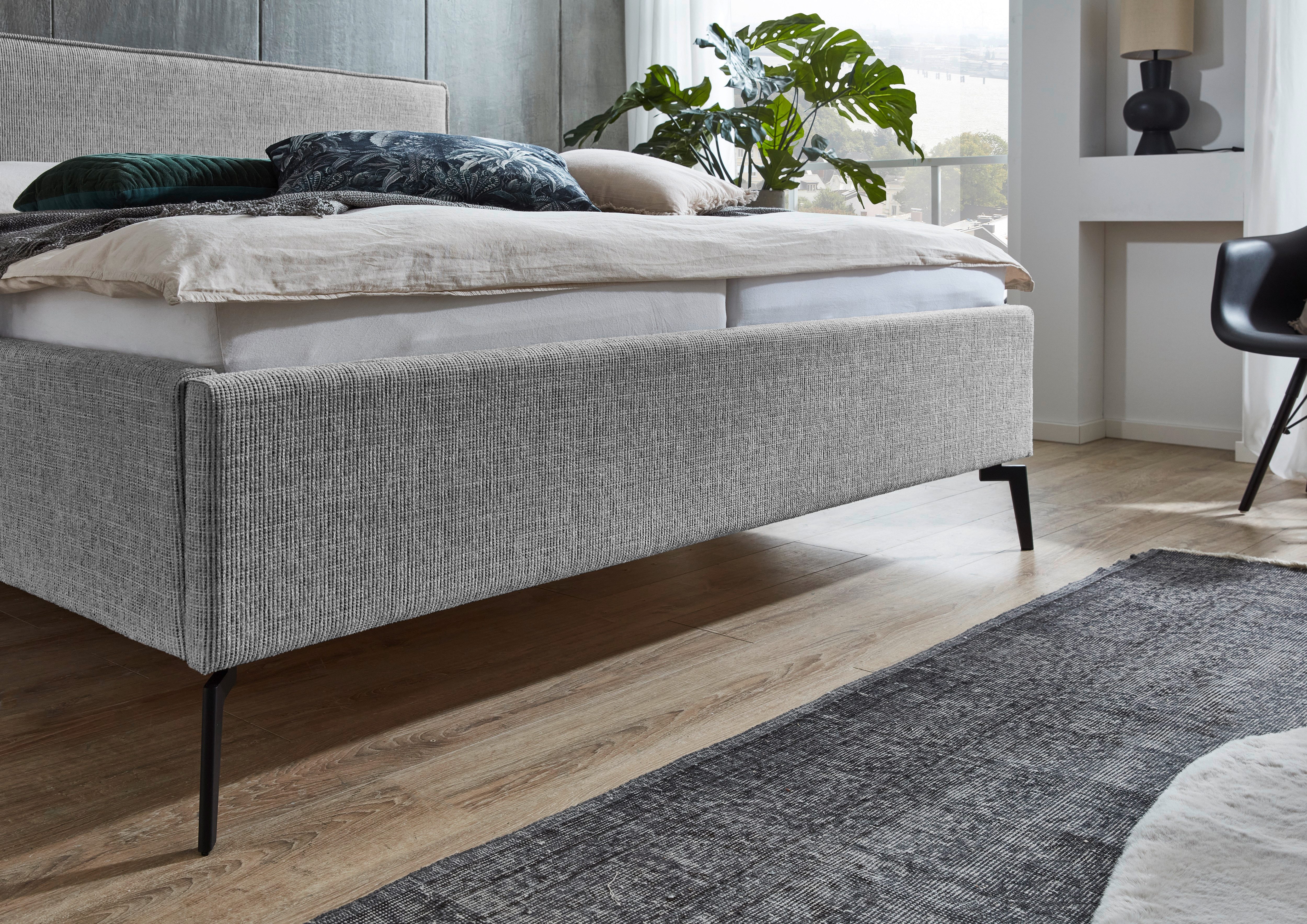 meise.möbel Gestoffeerd bed Riva II met zwarte metalen poten, naar keuze met bedkist