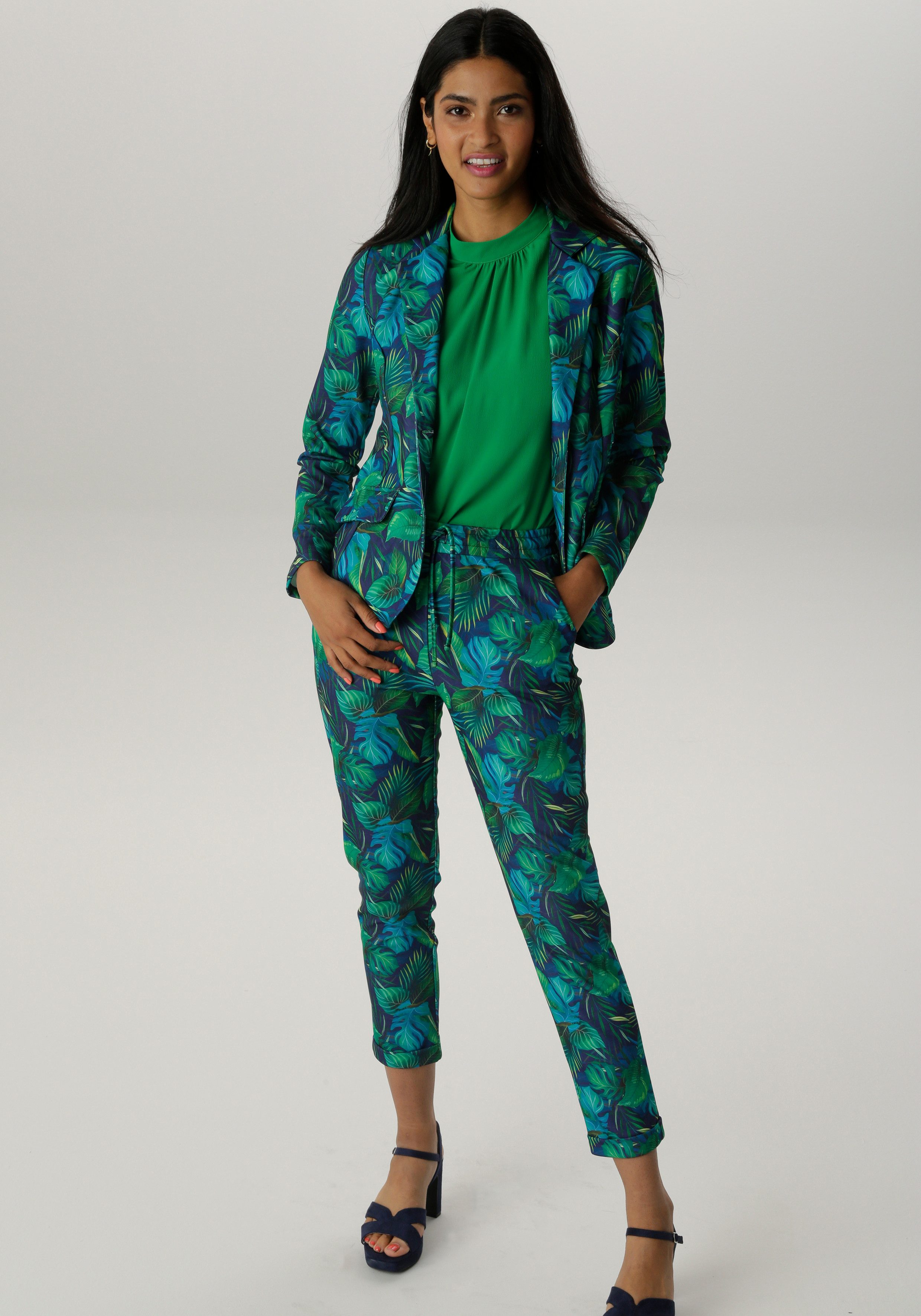Aniston SELECTED Comfortbroek met grootschalig en abstract bladerenpatroon - nieuwe collectie