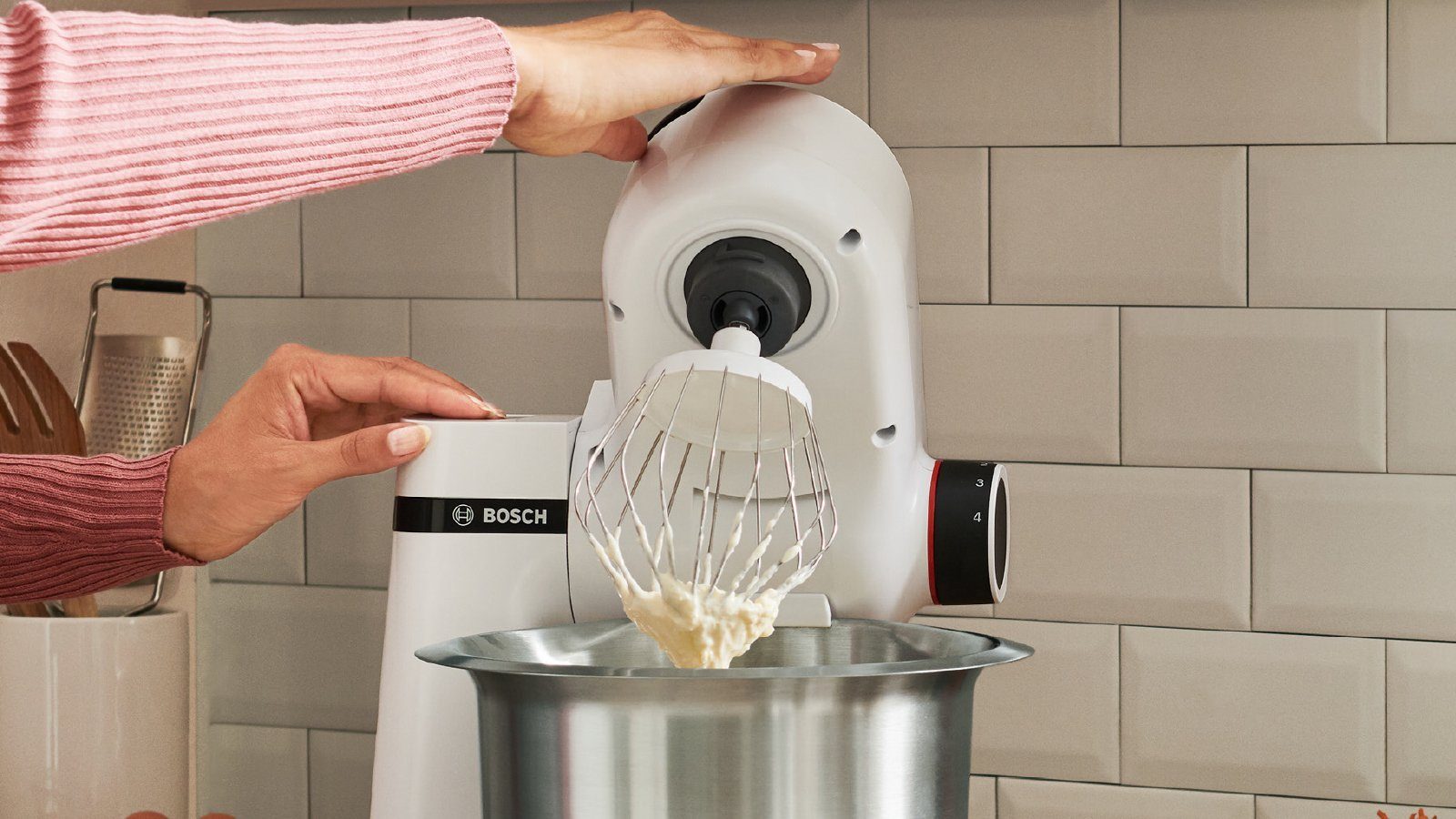 BOSCH Keukenmachine Serie 2 MUMS2EW01, roestvrijstalen kom, doorloopsnijder, deksel Planetair mengsysteem, kneedhaak/klopper/menghaak roestvrij staal, 4 niveaus, wit