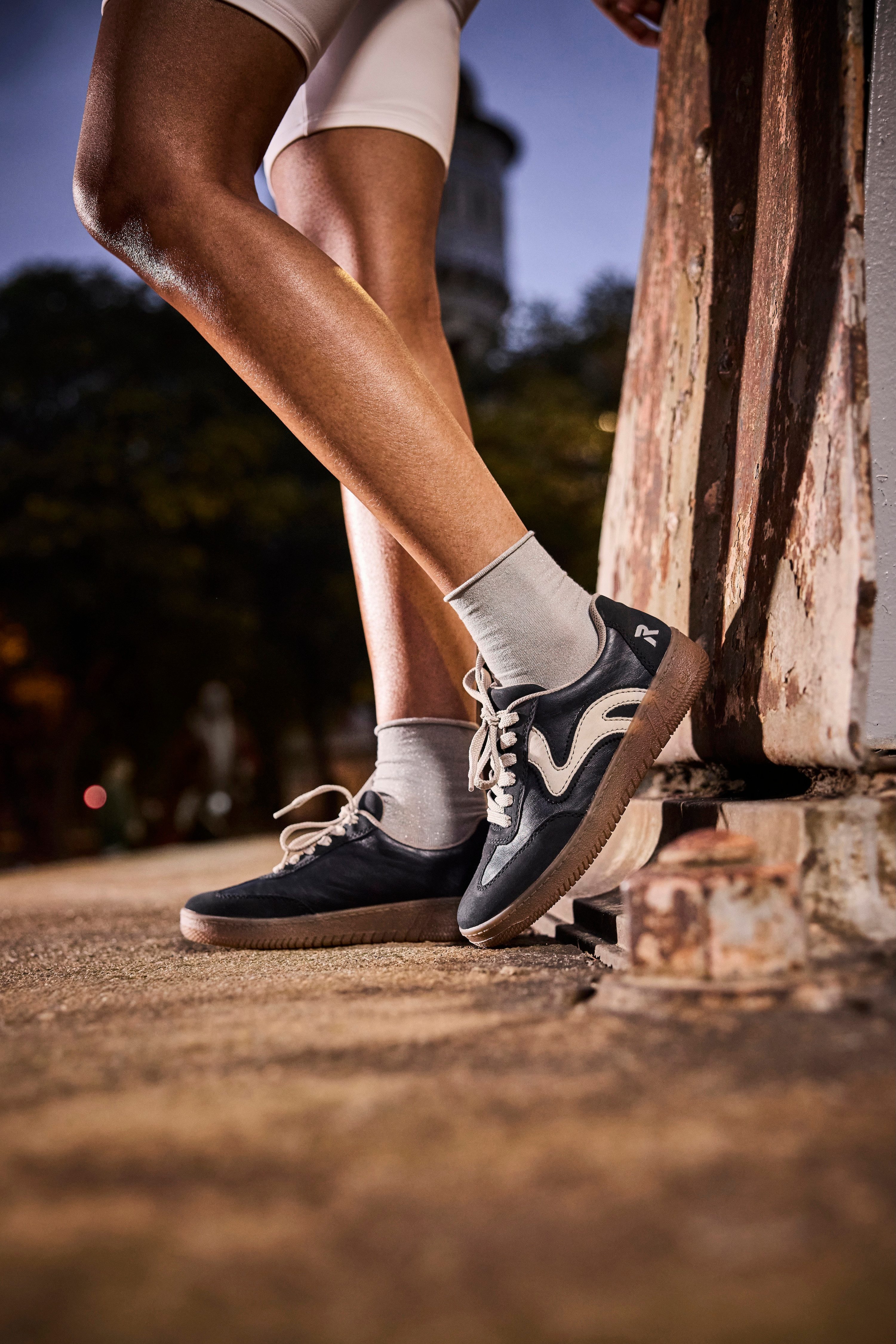 RIEKER Sport Plateausneakers vrijetijdsschoen, lage schoen, veterschoen in vegan uitvoering