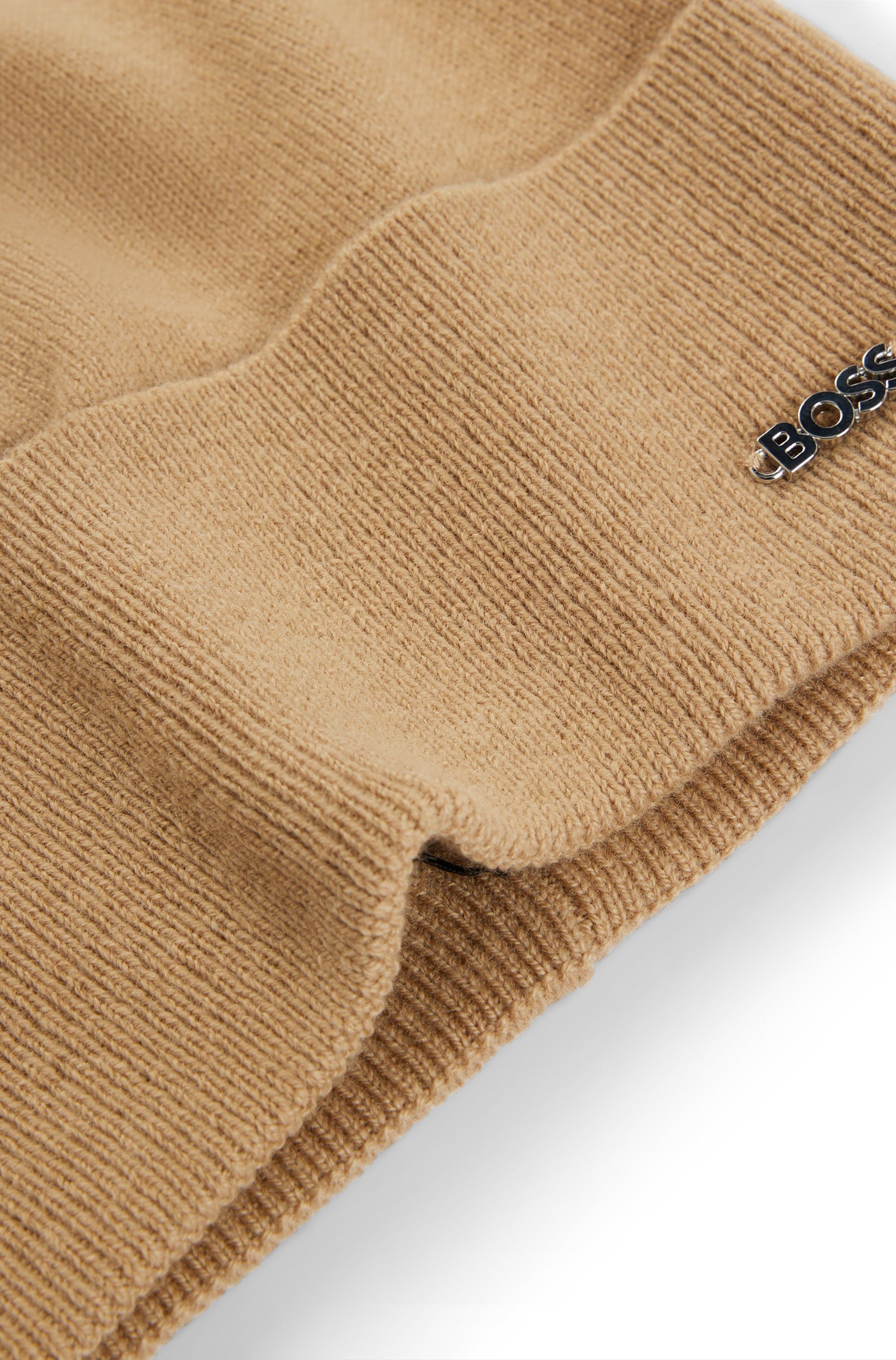 Boss Beanie Lari_hat met opgestikte riblook