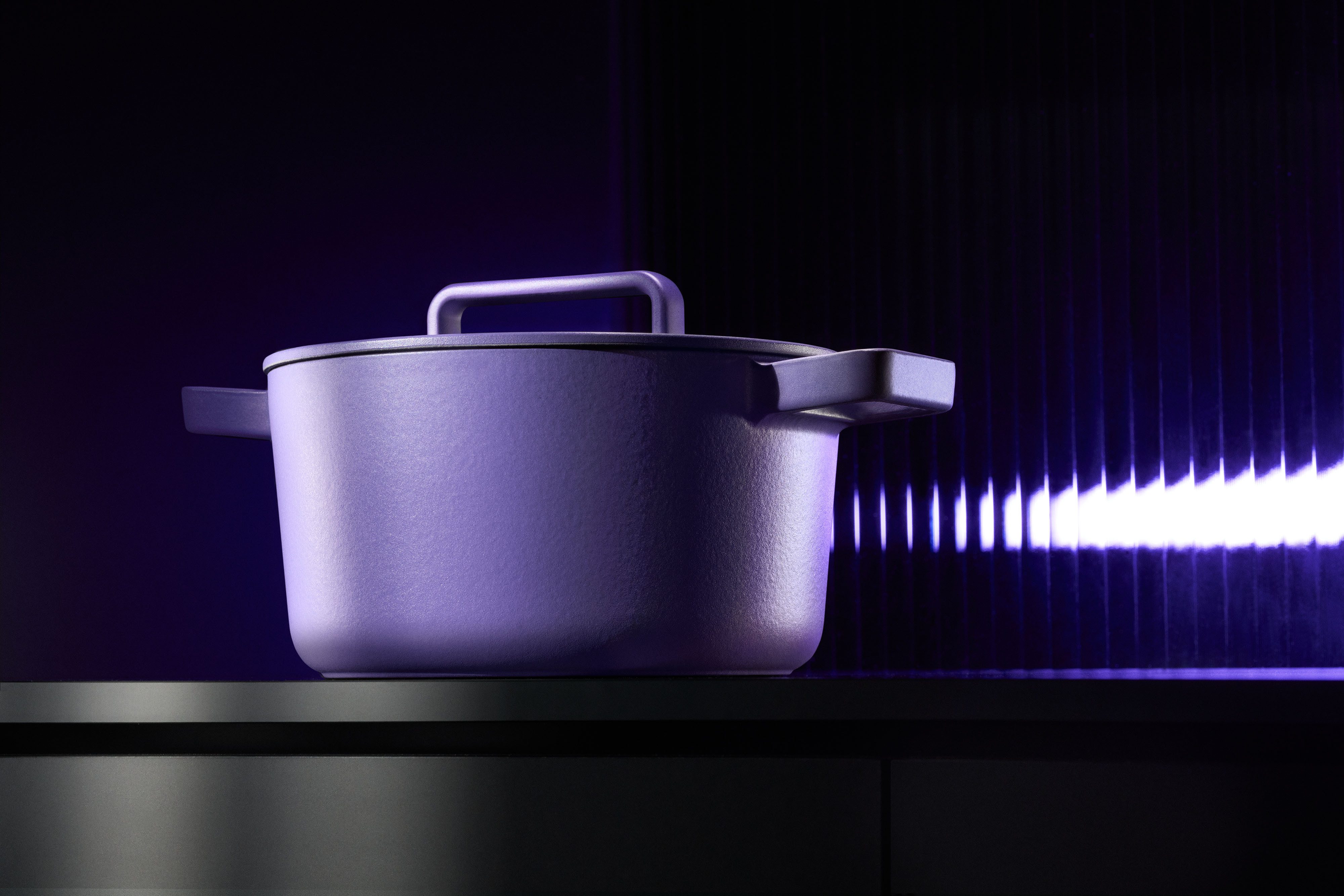 WMF Braadpan Flavour, Ø 24 cm 5,2 liter, gietijzeren kookgerei, deksel met condensatienoppen