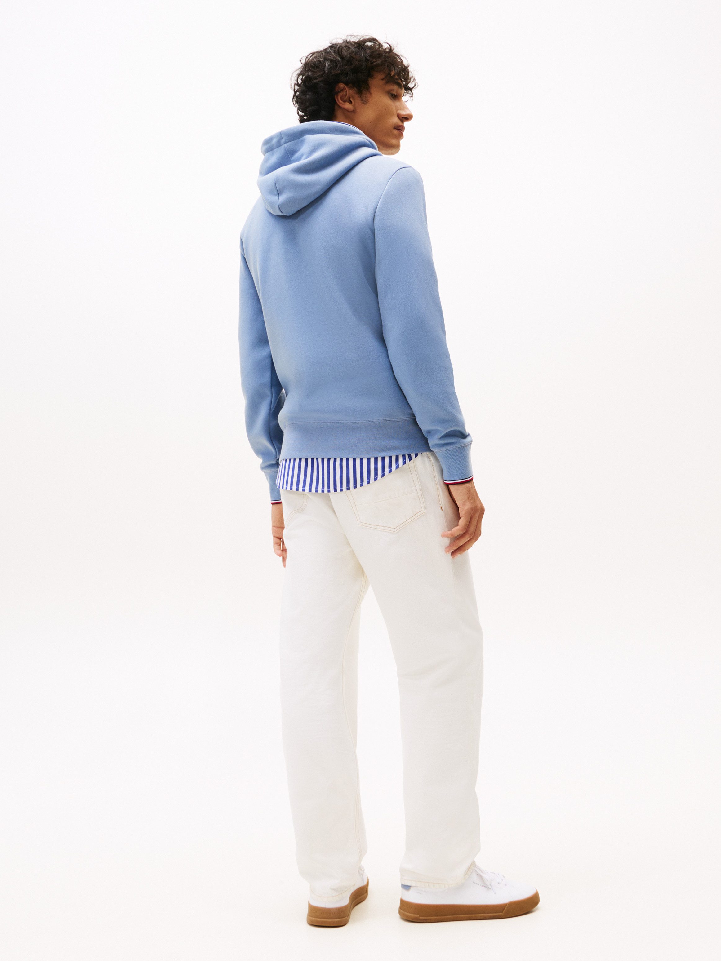 Tommy Hilfiger Hoodie TOMMY LOGO TIPPED HOODY Tommy-Tape binnen aan de halsopening, Vlag-Stiksel op de Mouw