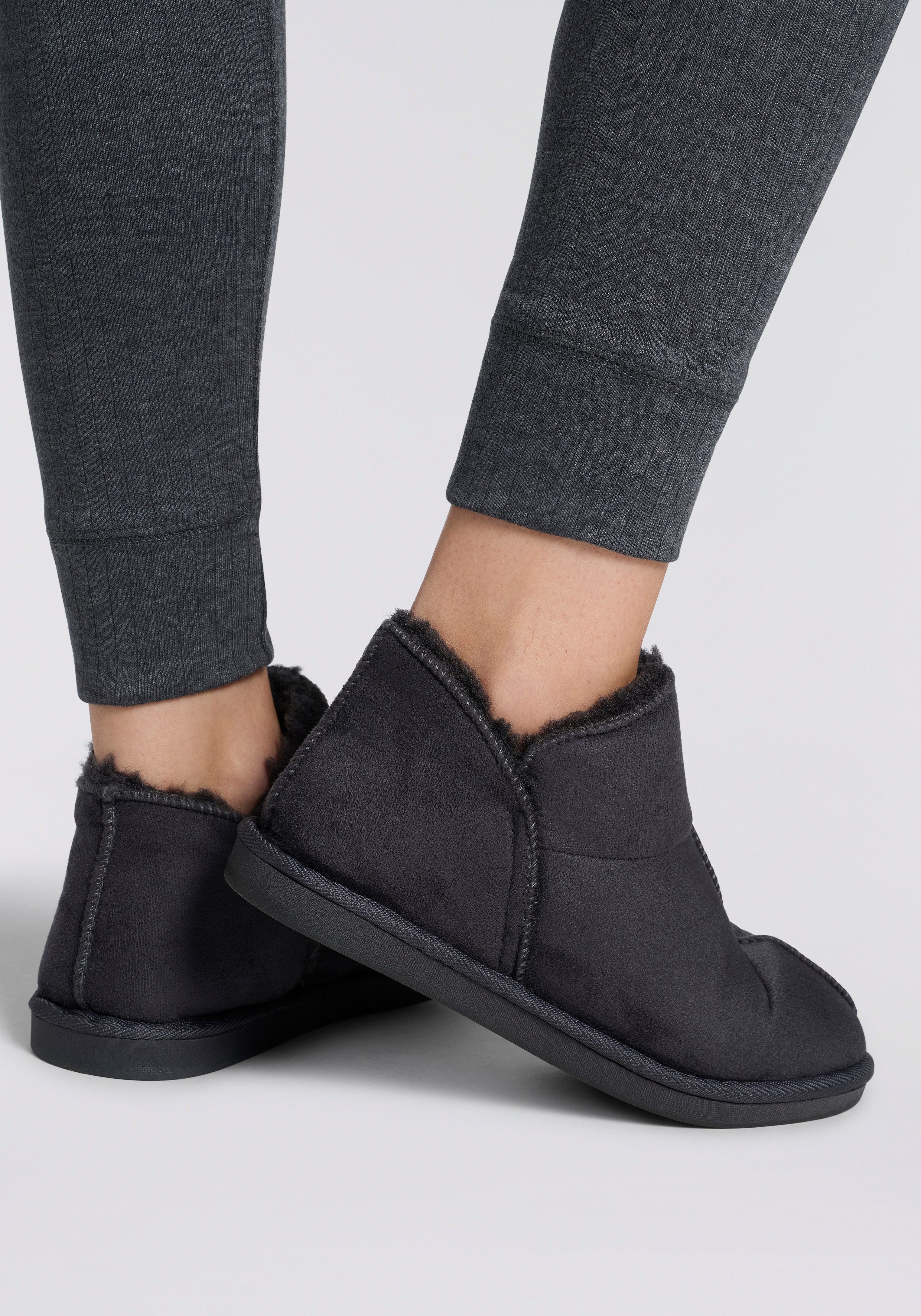 Apollo Pantoffels LADIES HOME BOOTS SUEDE met logo-embossing en knusse, warme binnenvoering