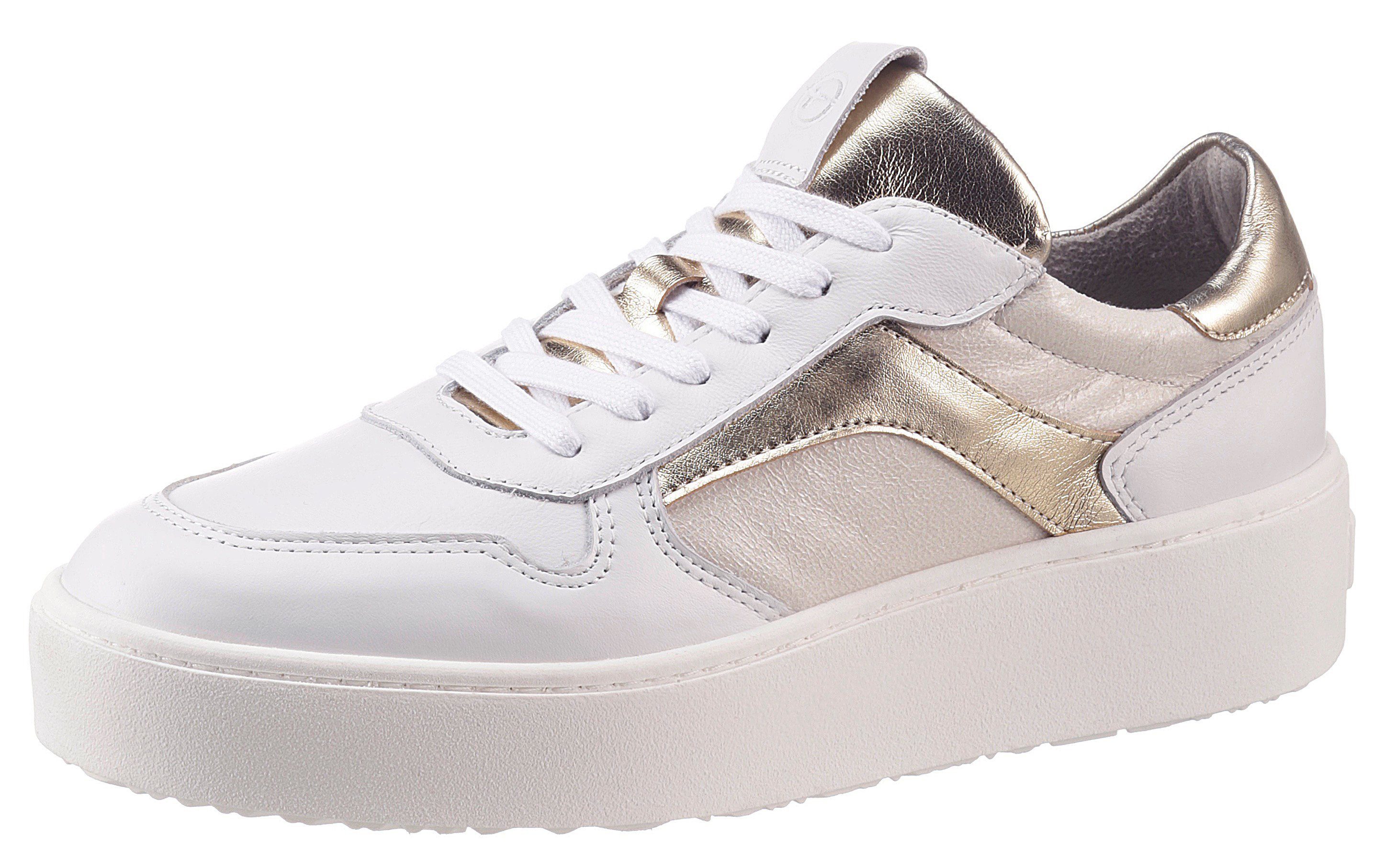 Sportieve sneaker met trendy dikke zool en uitneembaar voetbed.