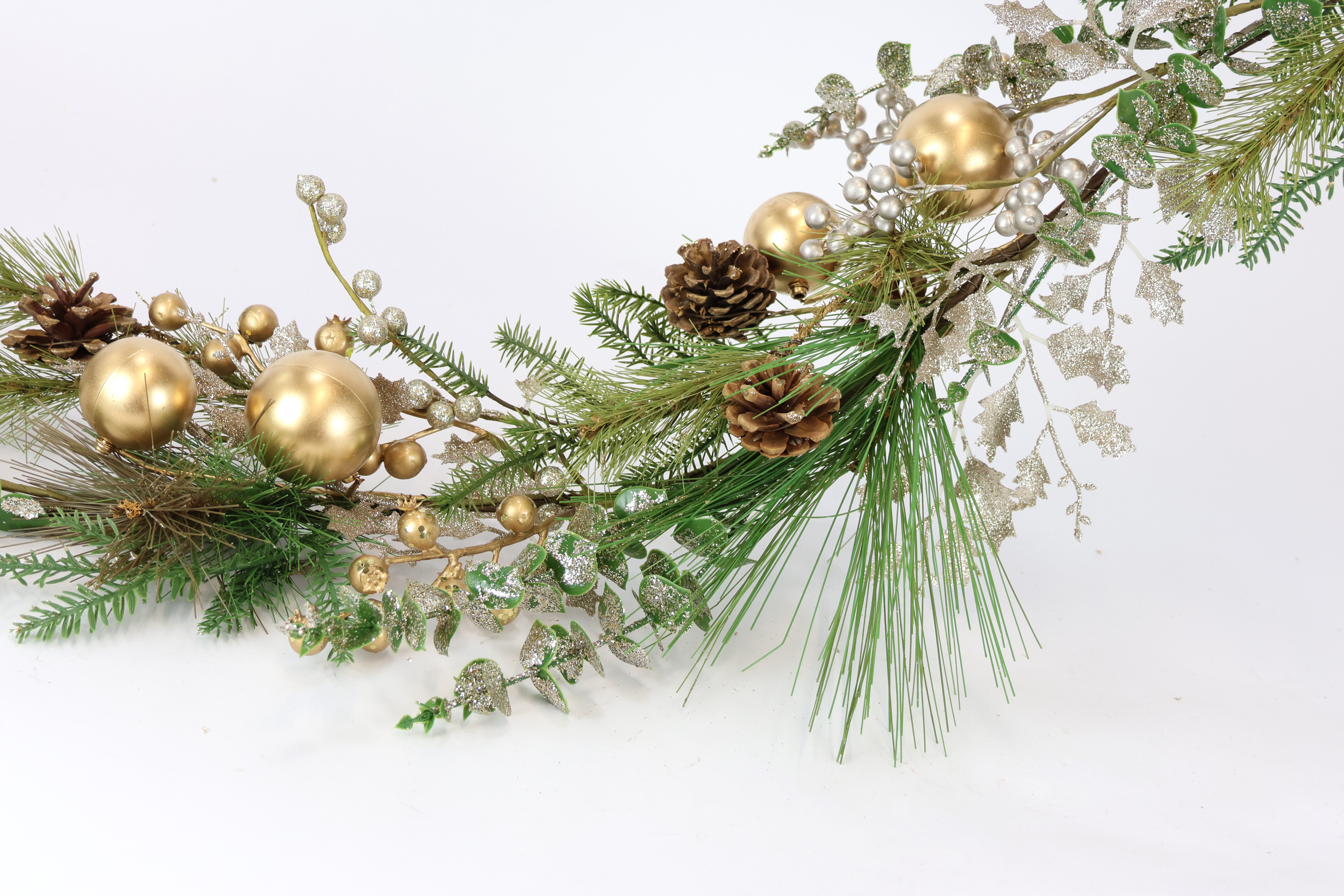 I.GE.A. Kunstguirlande Kerstslinger ballen/kegels/den Slinger dennen slinger kerstdecoratie eucalyptus kerstballen (1 stuk)