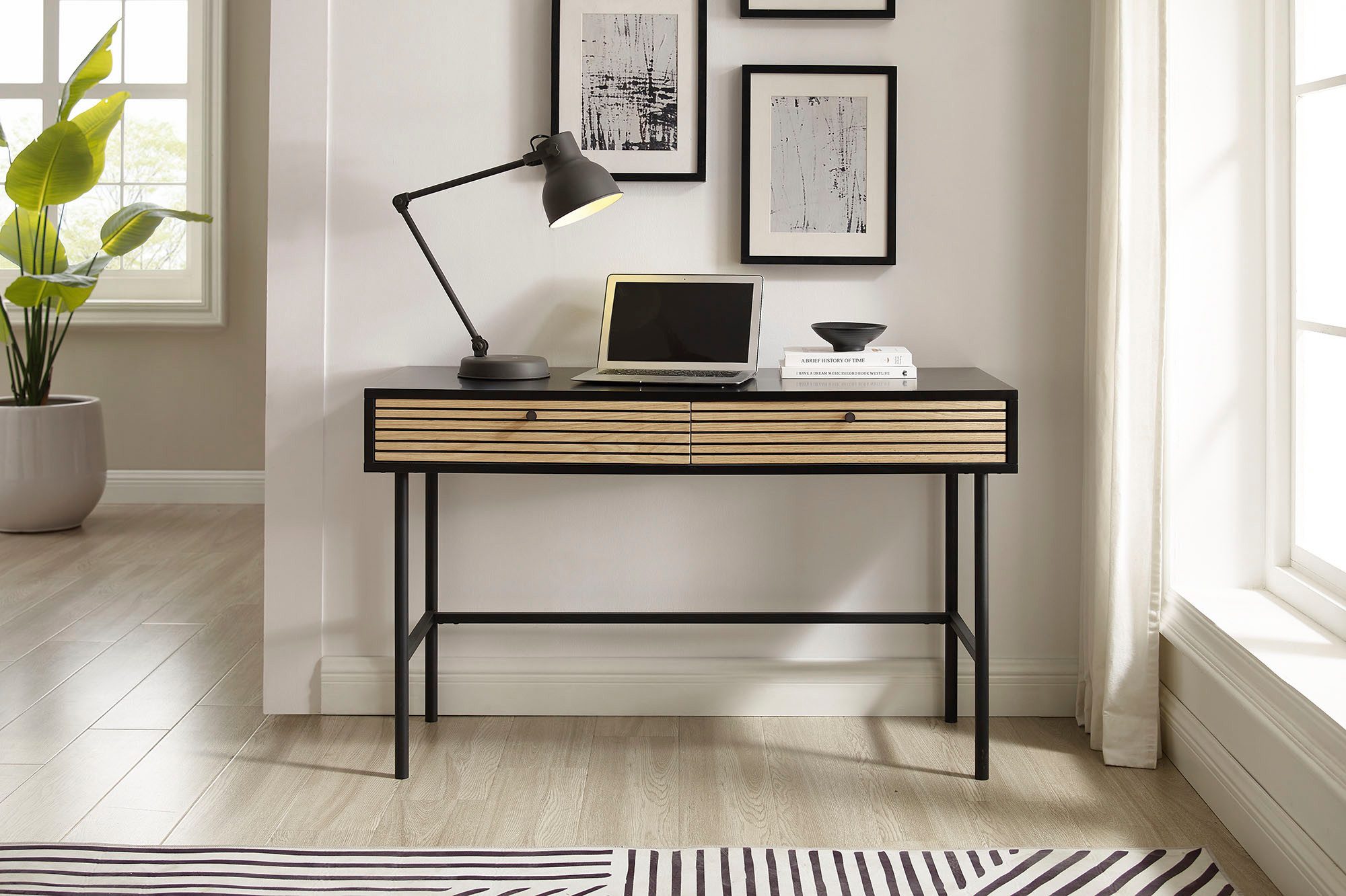 SalesFever Bureau in scandi design, sidetable