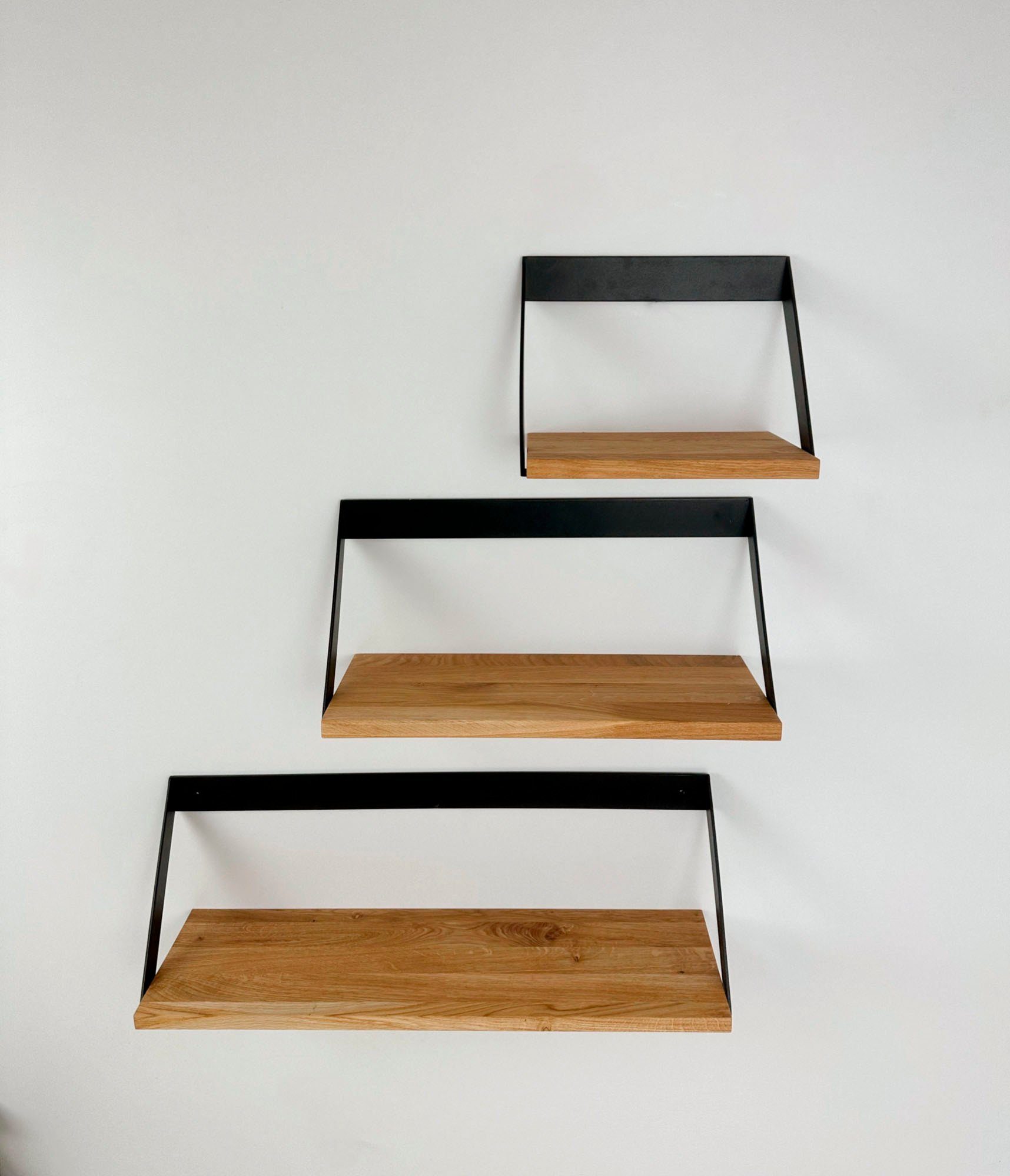 andas Wandplank Lemberg van metaal met legplank van massief eiken wandplanken & -rekken maat 70 cm x 22,3 cm x 20 cm beige