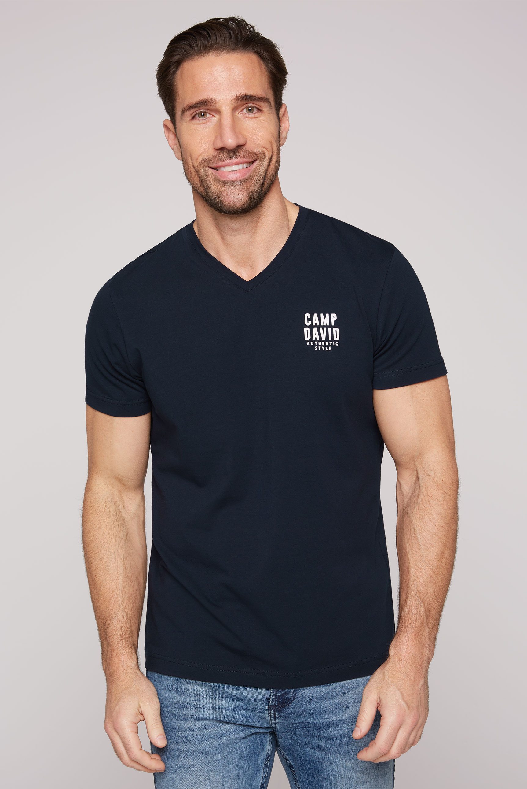 CAMP DAVID Shirt met V-hals met logo-print op borsthoogte