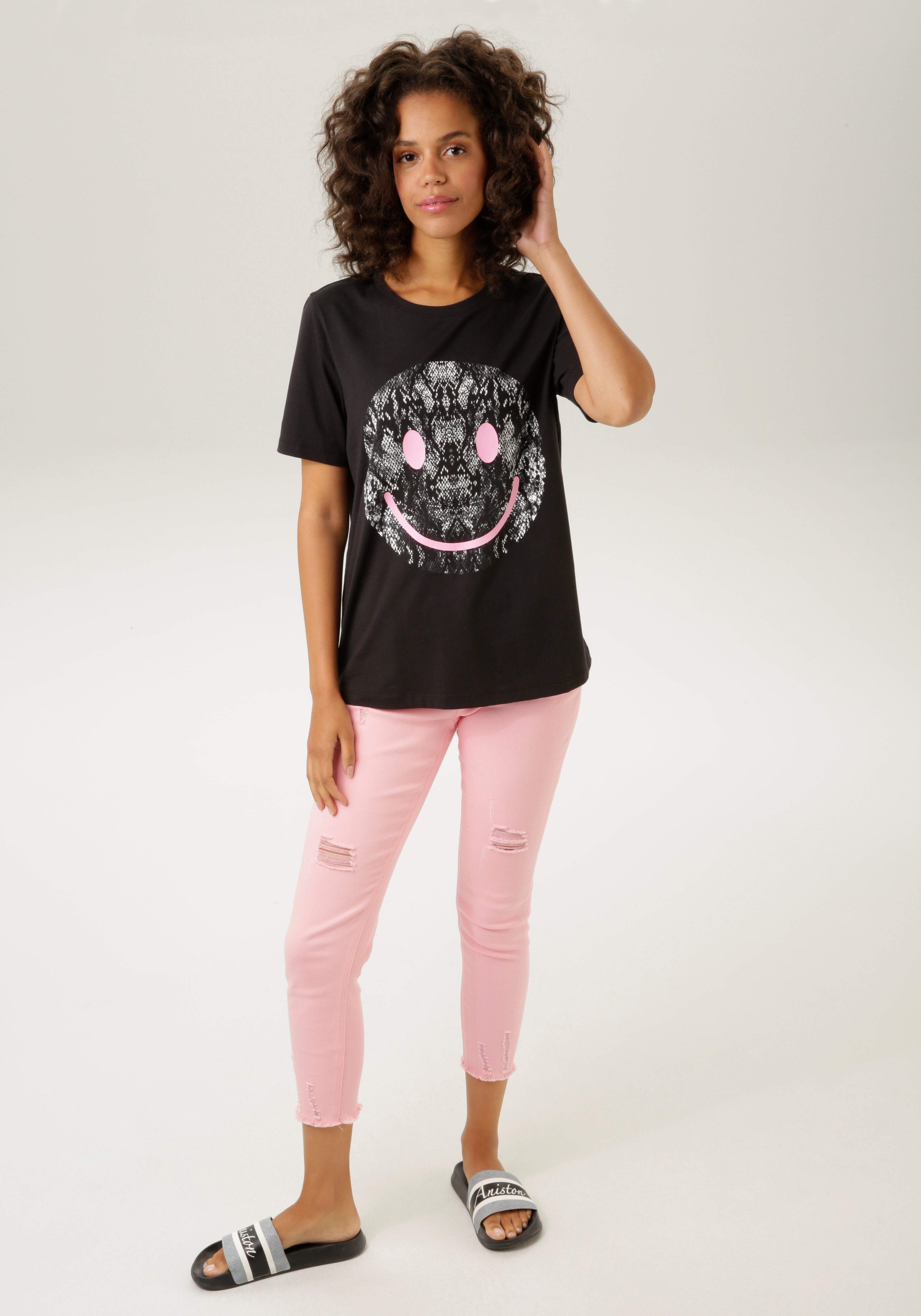 Aniston CASUAL T-shirt met smiley print in animal look op de voorkant