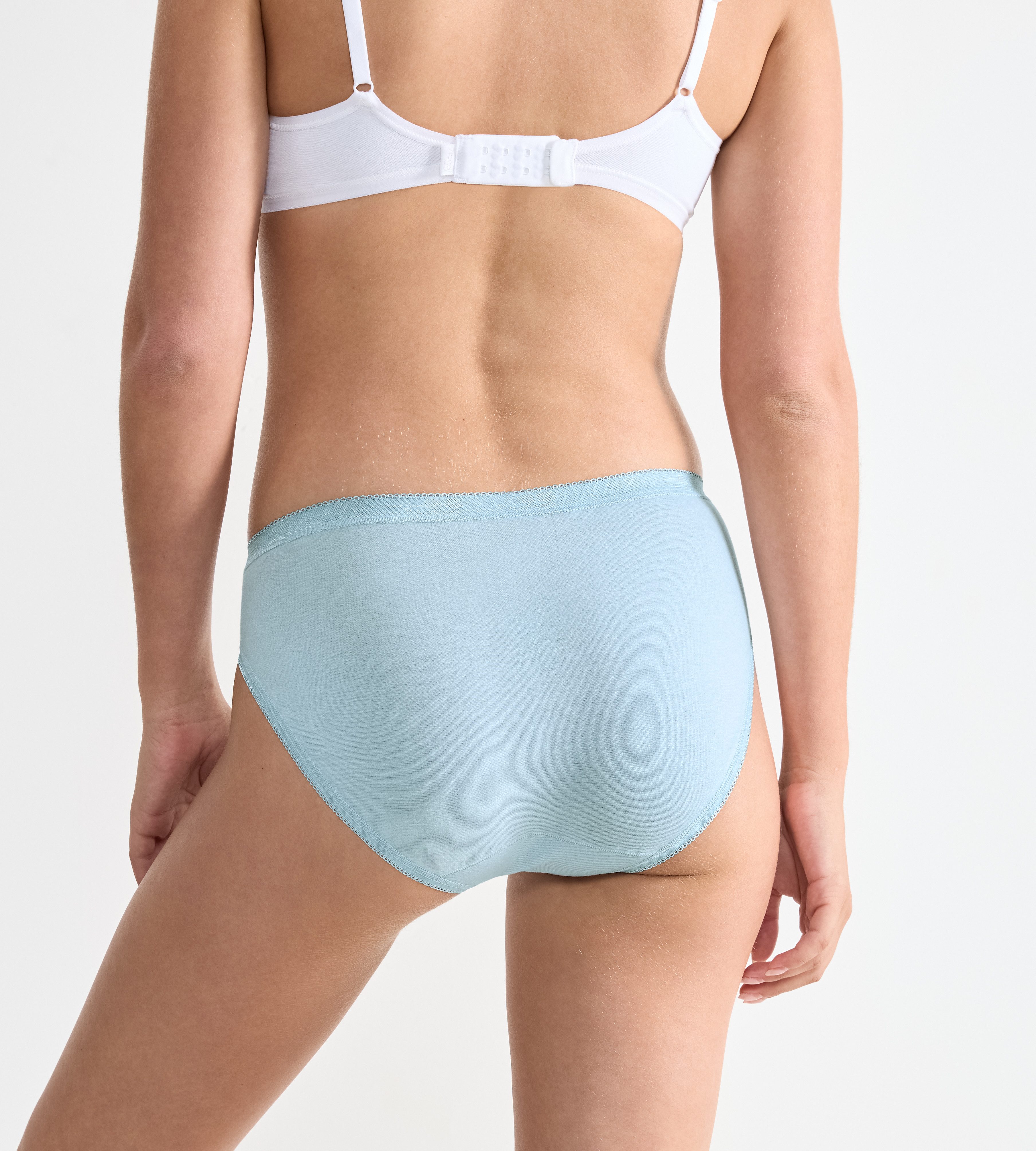 Sloggi Tai slip Basic + perfecte pasvorm hoge beenuitsnijding gladde naden (3 stuks)