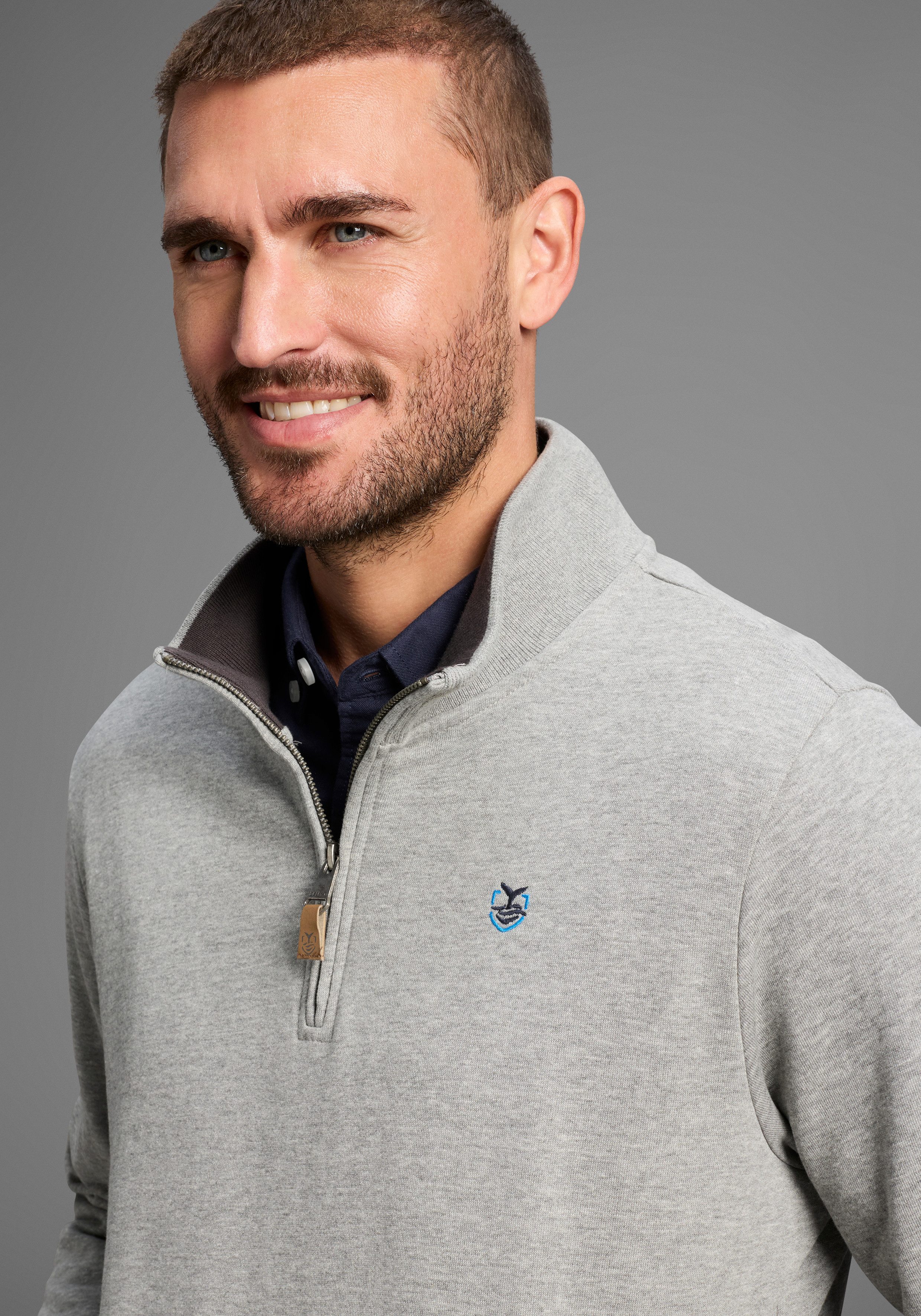 DELMAO Sweatshirt met henley-kraag en zijzakken - nieuwe collectie