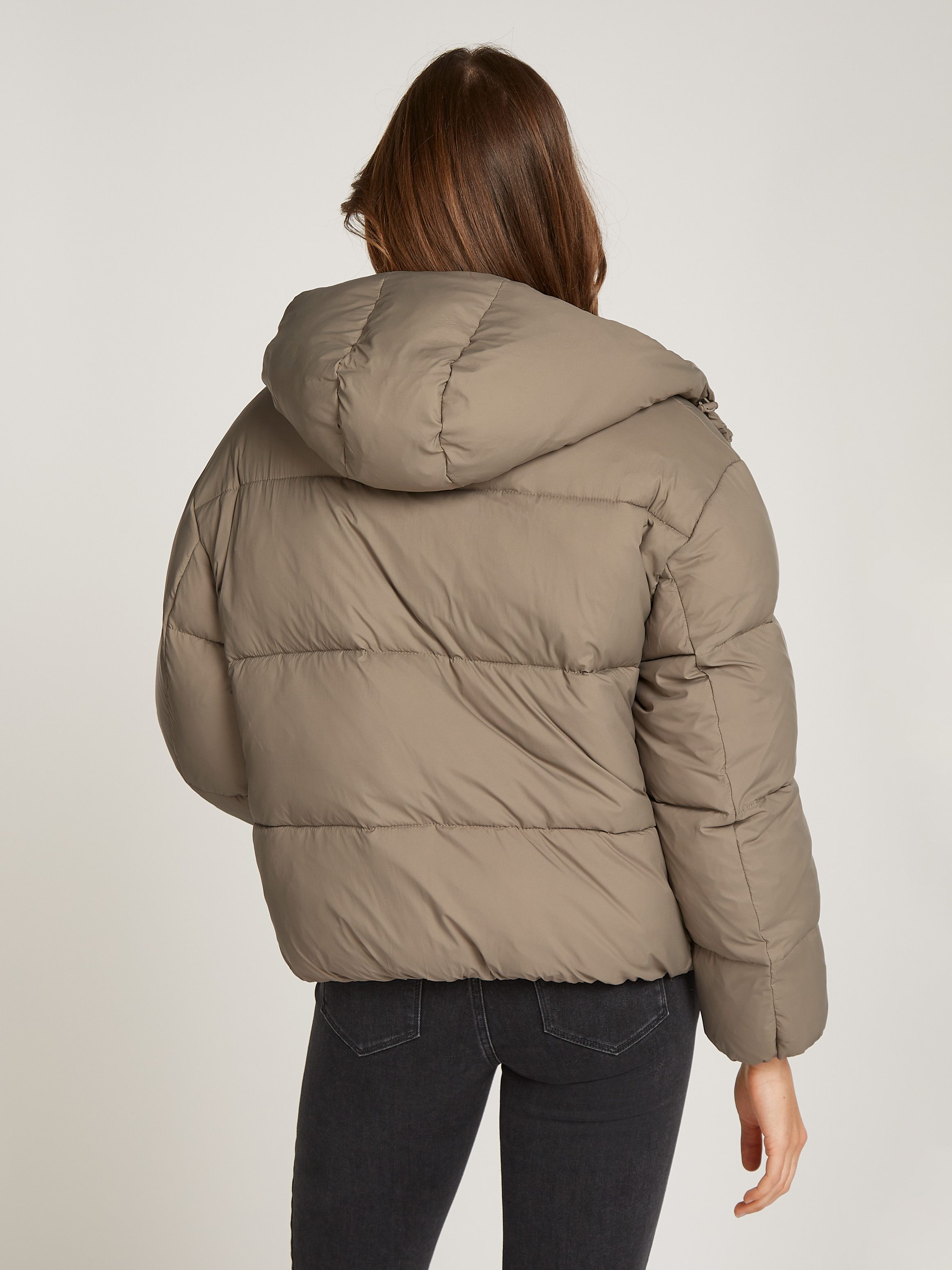 Calvin Klein Gewatteerde jas LOGO SHORT HOODED PUFFER