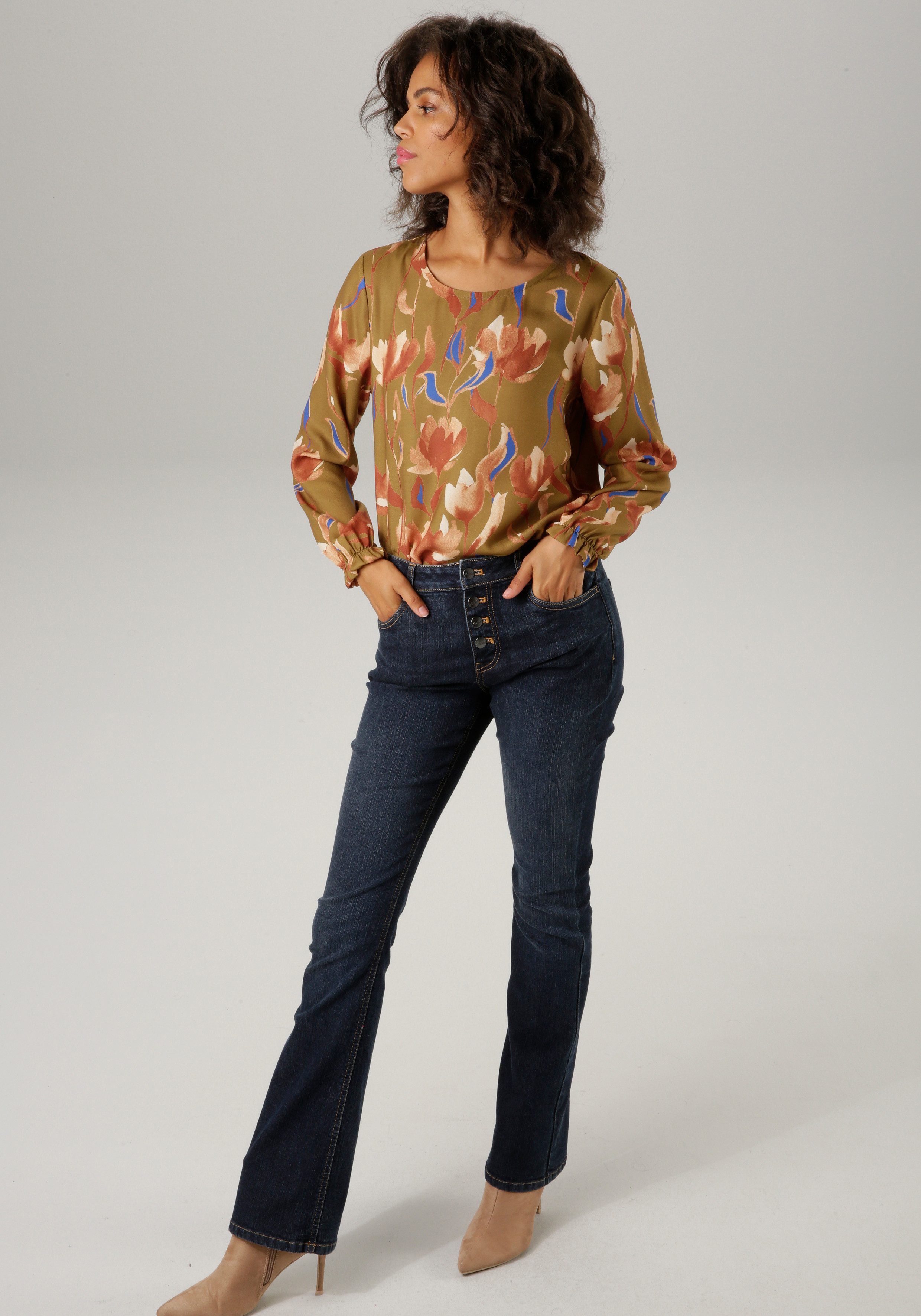 Aniston CASUAL Blouse zonder sluiting met schilderachtig bloesemprint - elk stuk is uniek