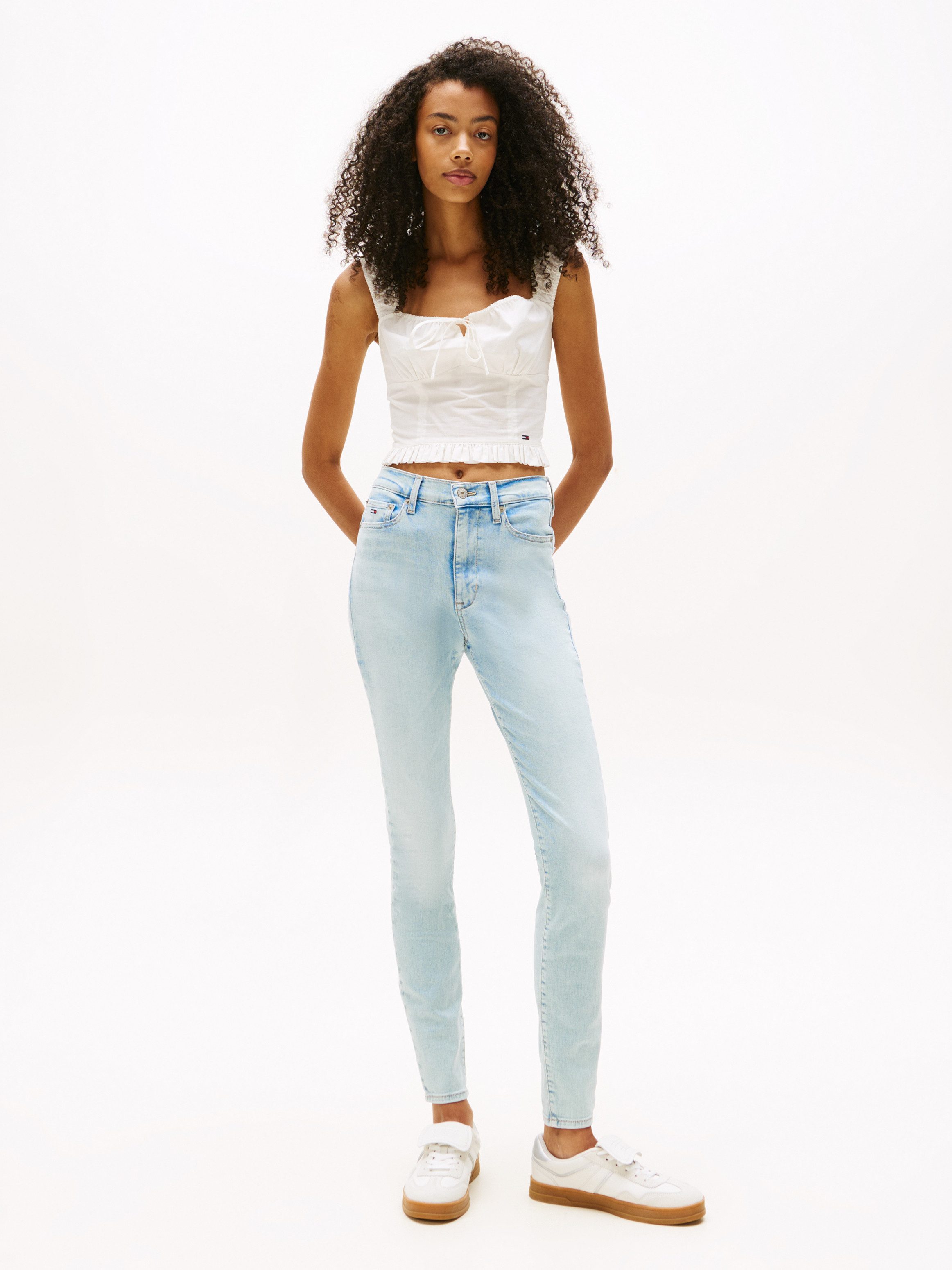 TOMMY JEANS Bootcut jeans SYLVIA HGH FLR BI1267 Wijd pijpform en logo borduursel op de achterzak