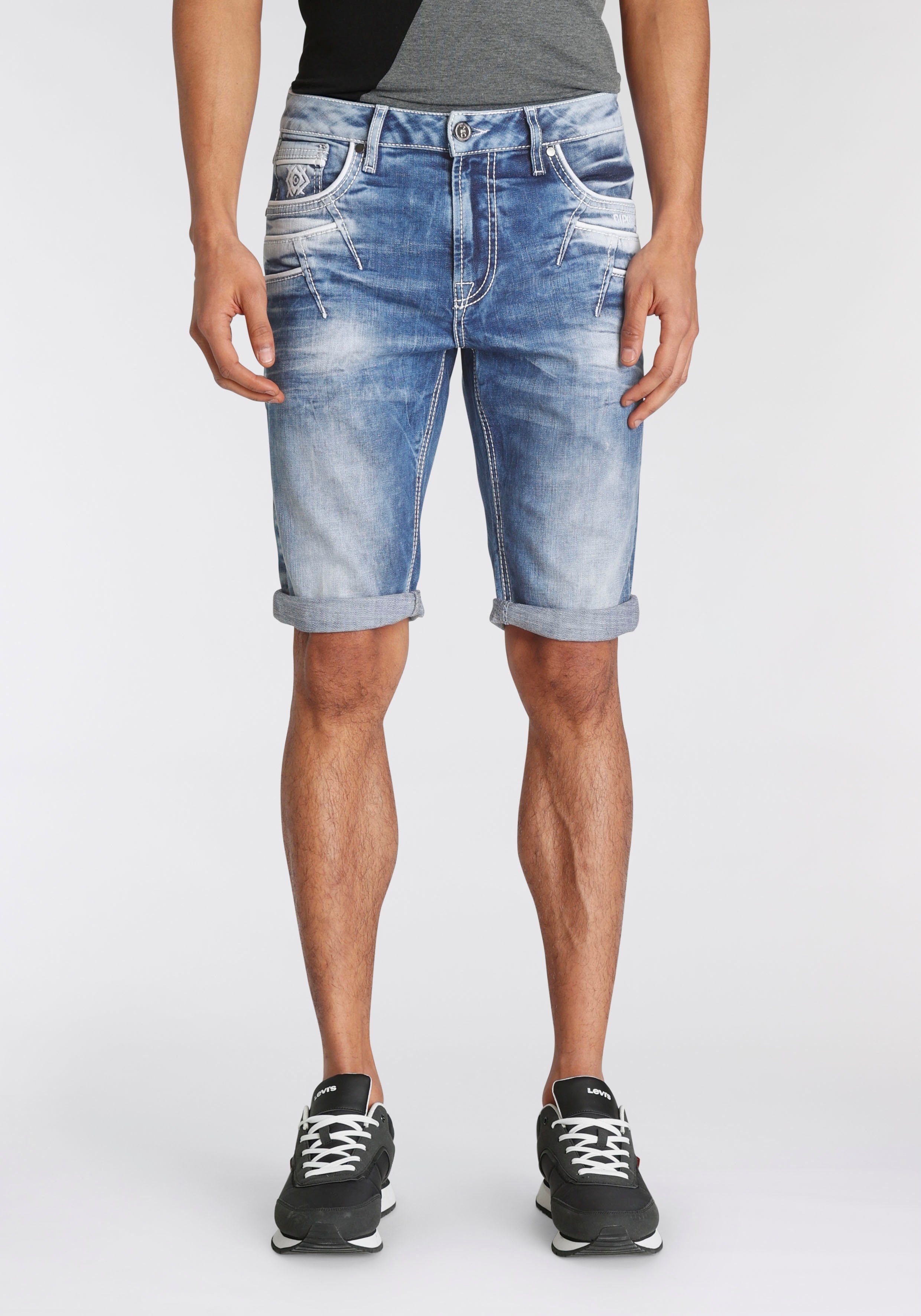 Cipo & Baxx Bermuda in denim en met markante zakken