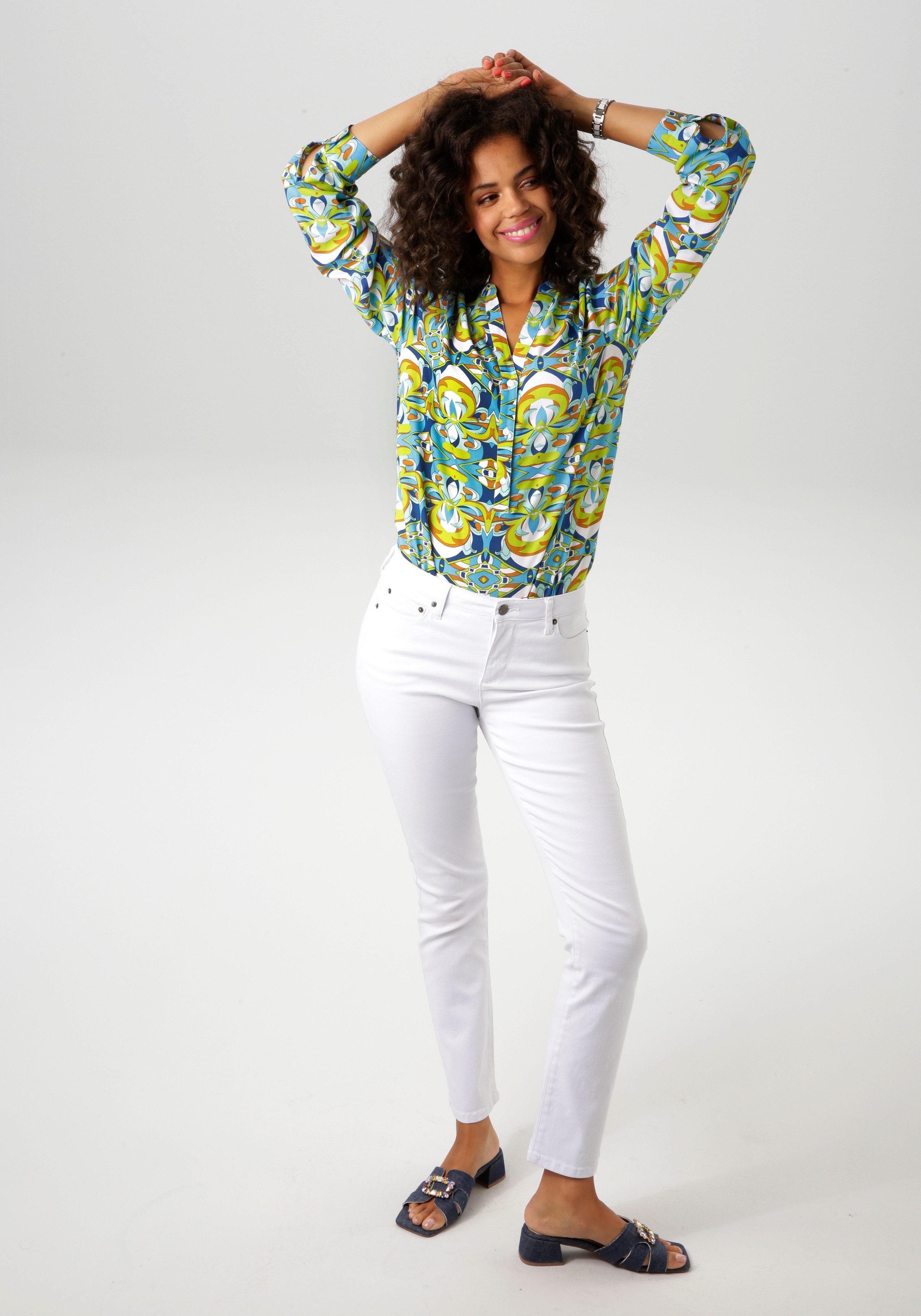 Aniston CASUAL Blouse zonder sluiting met extravagante, grafische print - nieuwe collectie