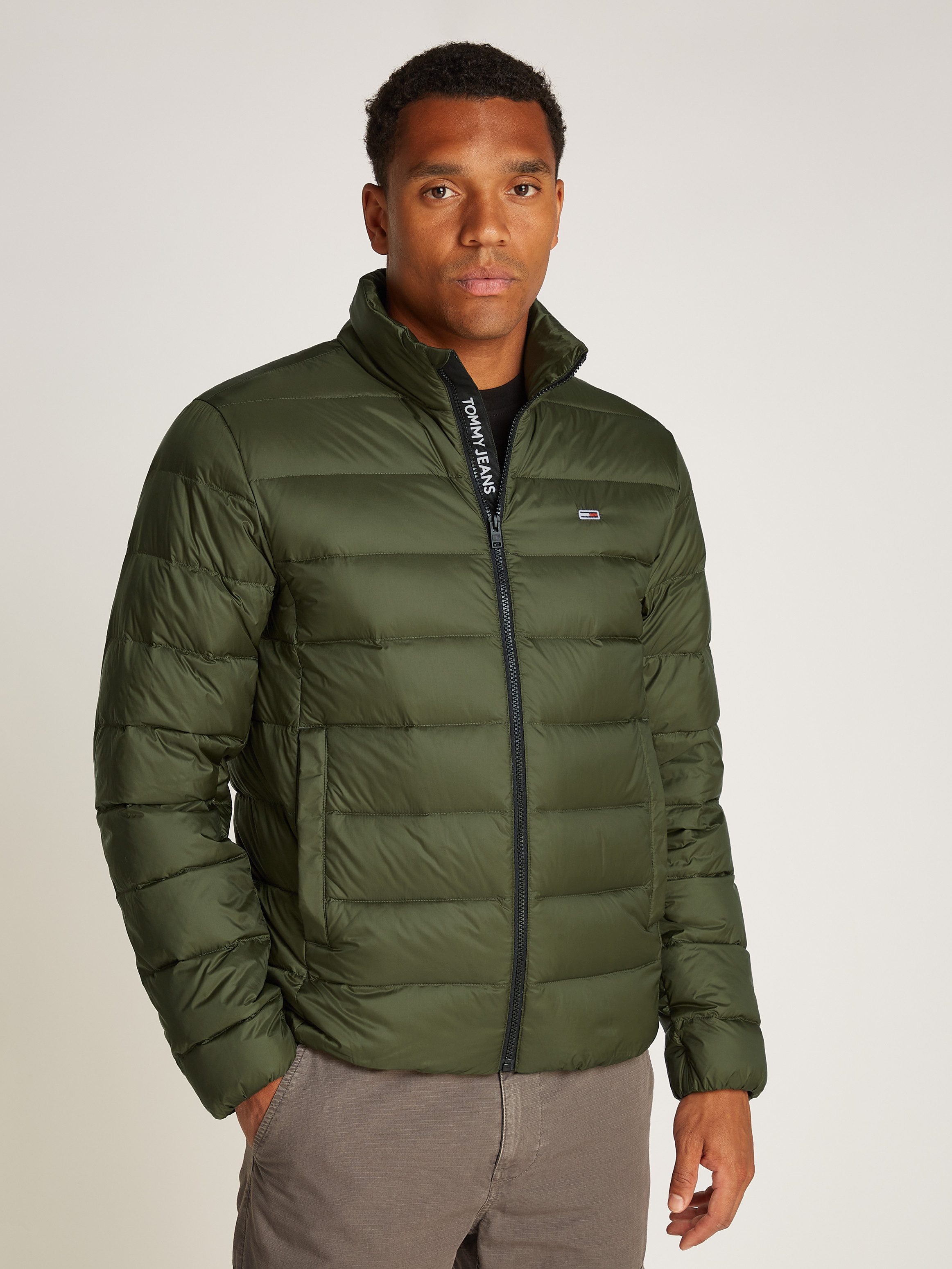 Tommy Jeans Plus Gewatteerde jas TJM LT DOWN JACKET EXT in grote maten, logoborduring, ritszakken