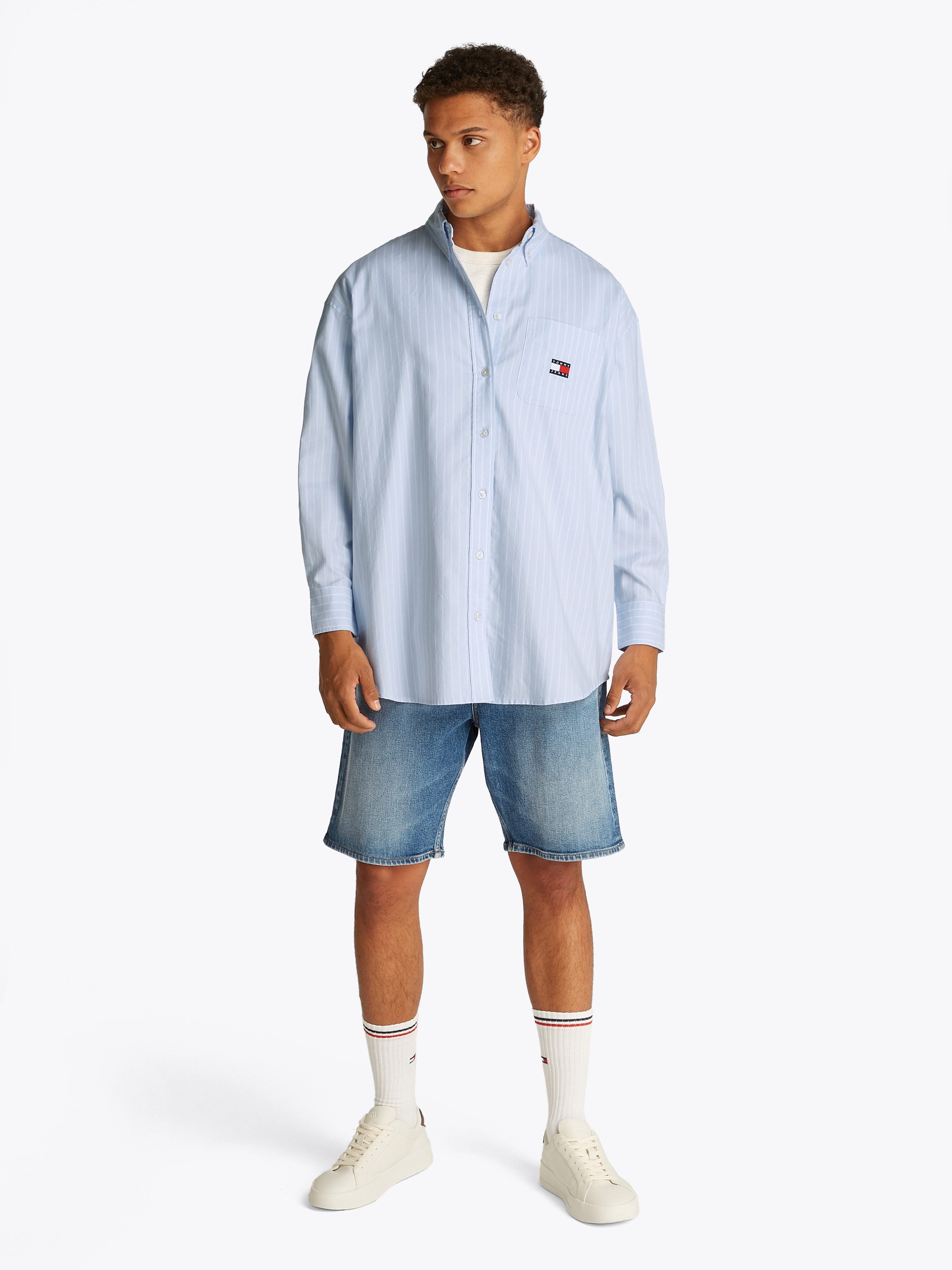Tommy Jeans Curve Overhemdblouse TJW OVS BADGE OXFORD SHIRT EXT in grote maten, oxford kwaliteit, oversized, logo-badge