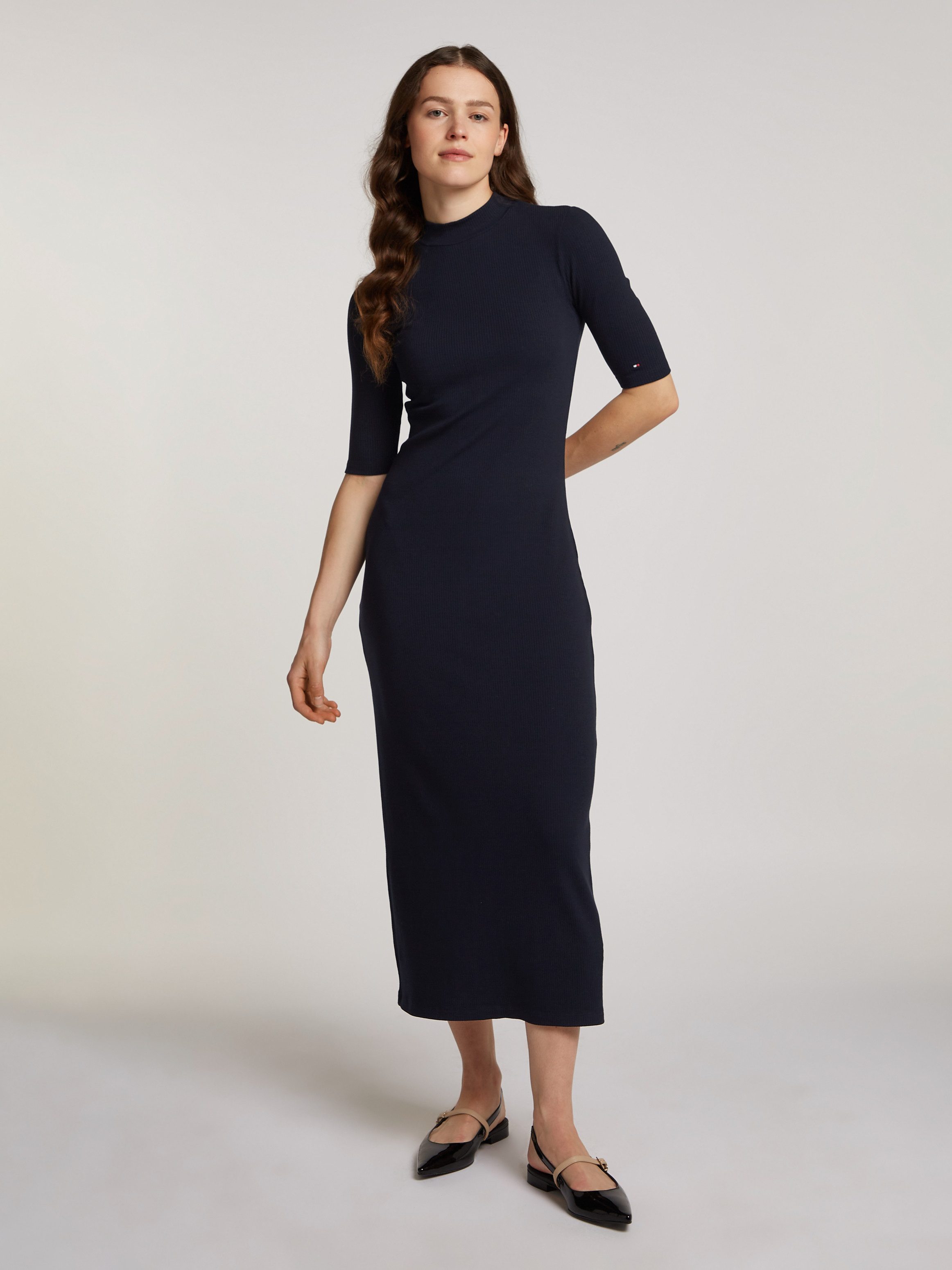 Tommy Hilfiger Midi-jurk SLIM 5X2 RIB MIDI DRESS 1/2 met geribbelde structuur, logo-borduursel