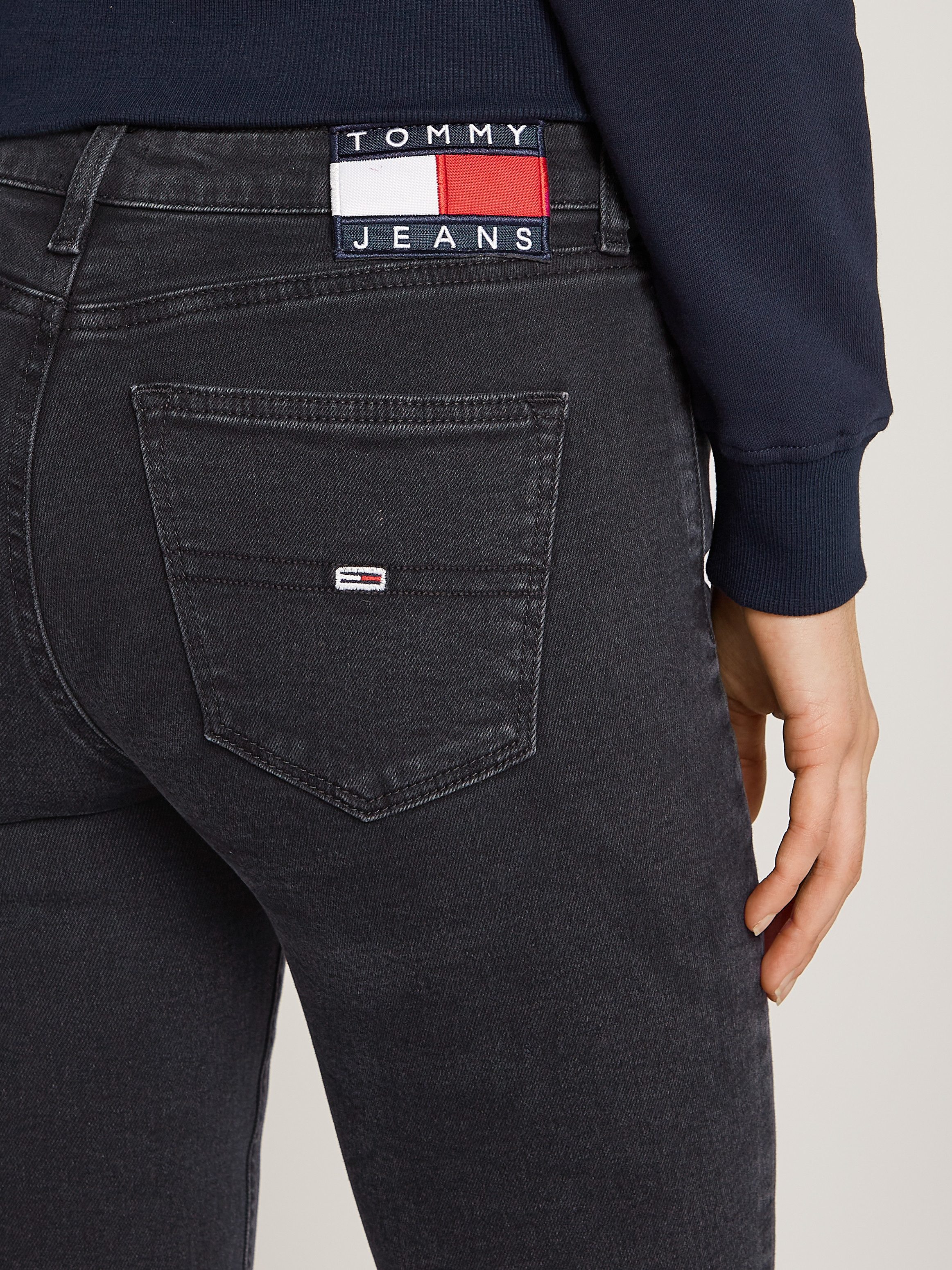 TOMMY JEANS Skinny fit jeans NORA MD SKN BF CG4282 met logo-badge en borduurwerk