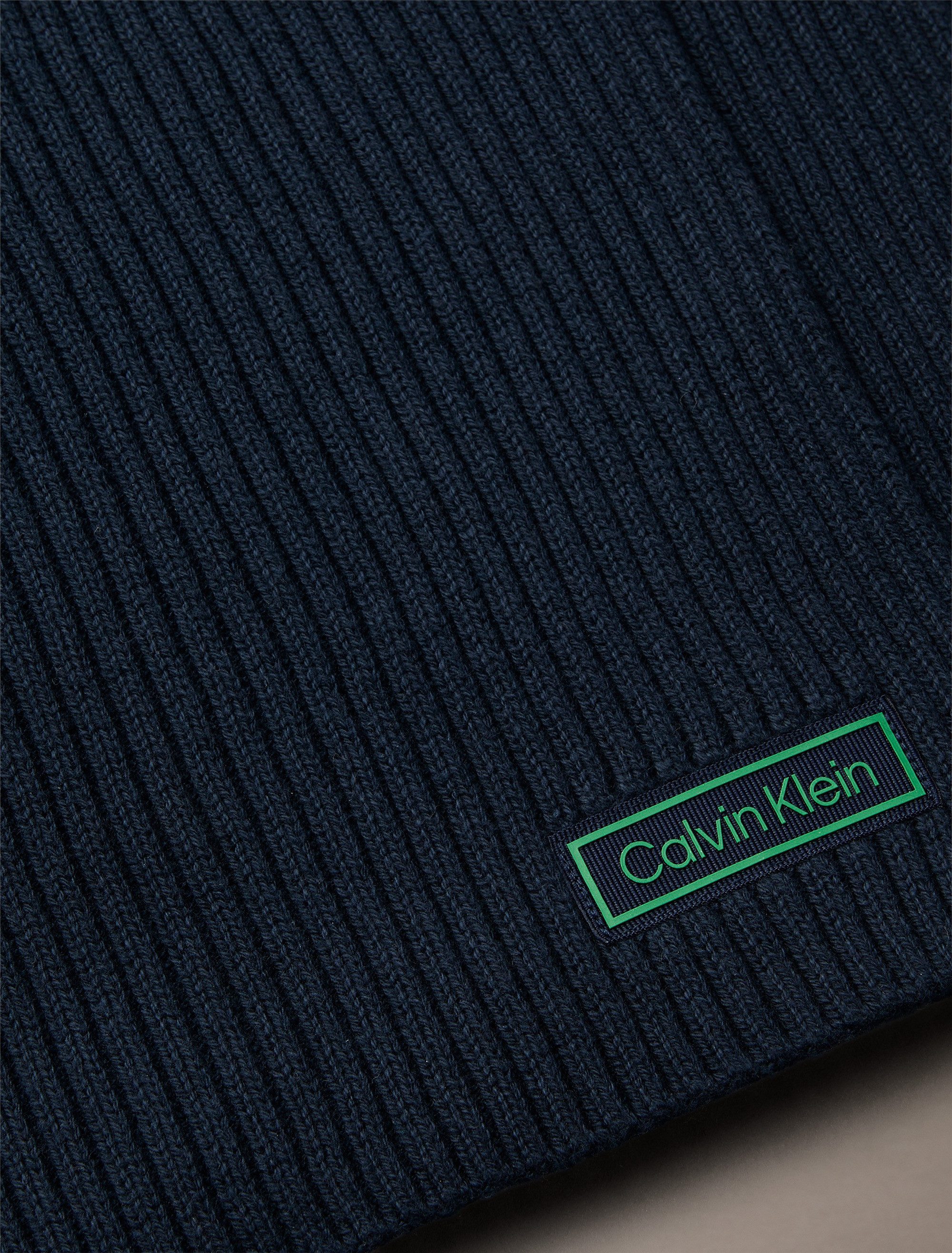 Calvin Klein Modieus sjaaltje PATCH CHUNKY RIB COTTON SCARF