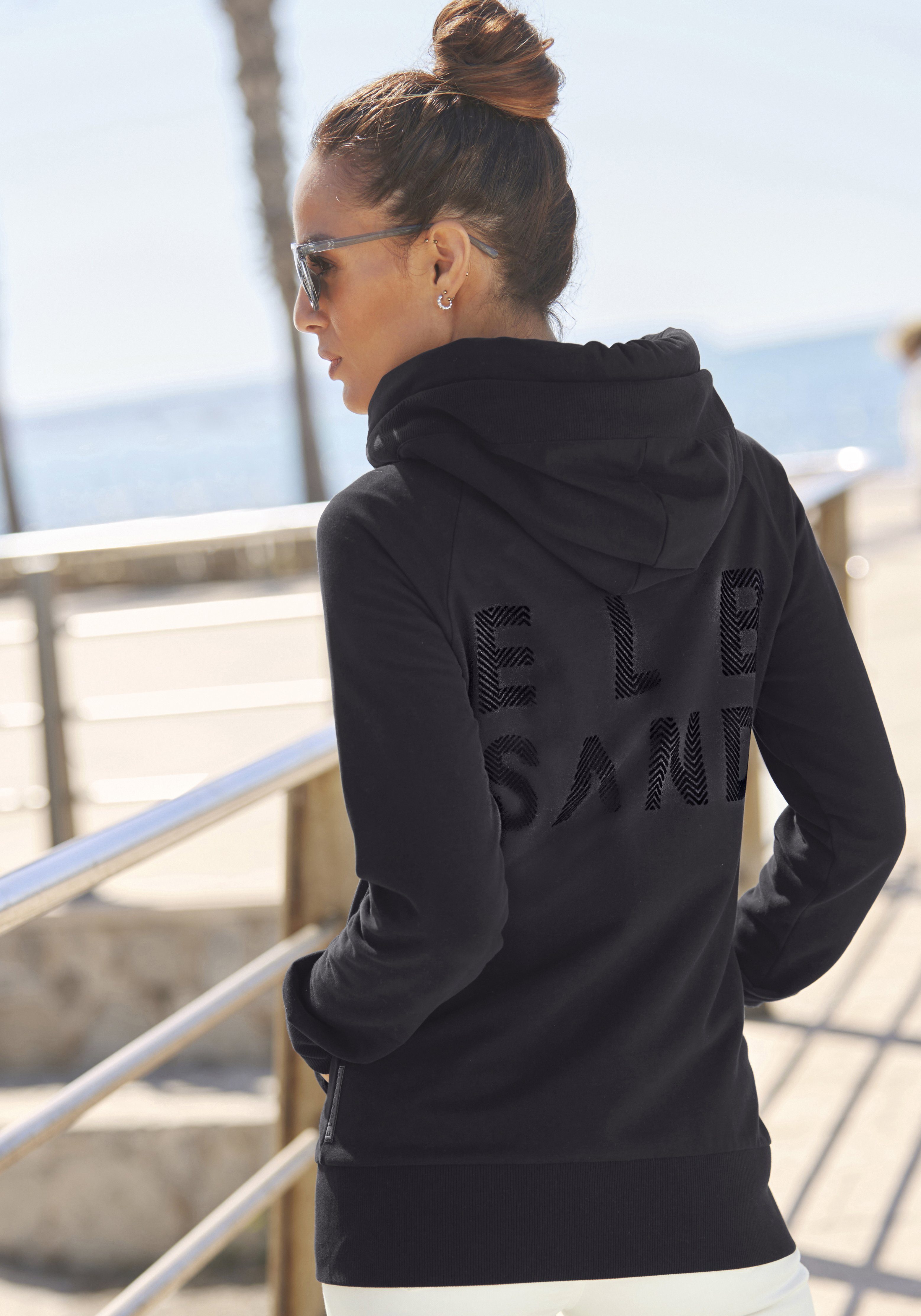 Elbsand Capuchonsweatvest Kria met logoprint achter, casual vrijetijdjack met zakken