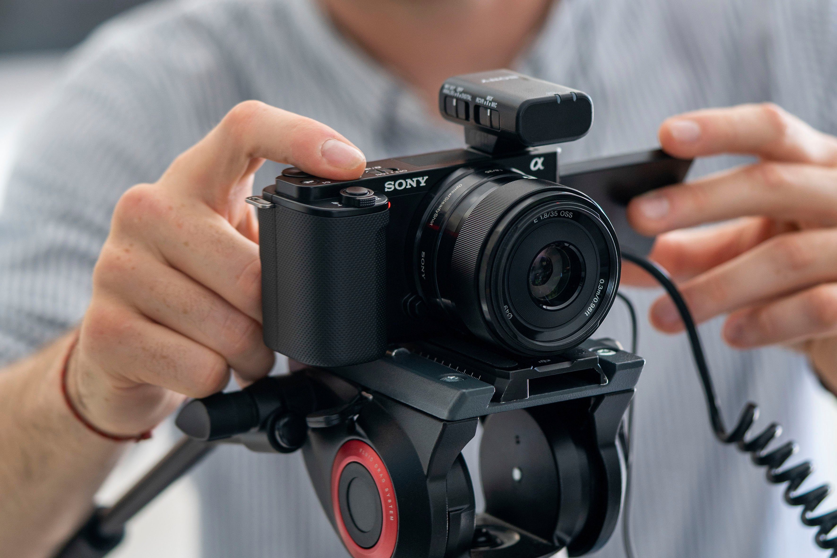 Sony Systeemcamera ZV-E10L Vlog-camera met draaibaar scherm incl. SEL16-50 objectief