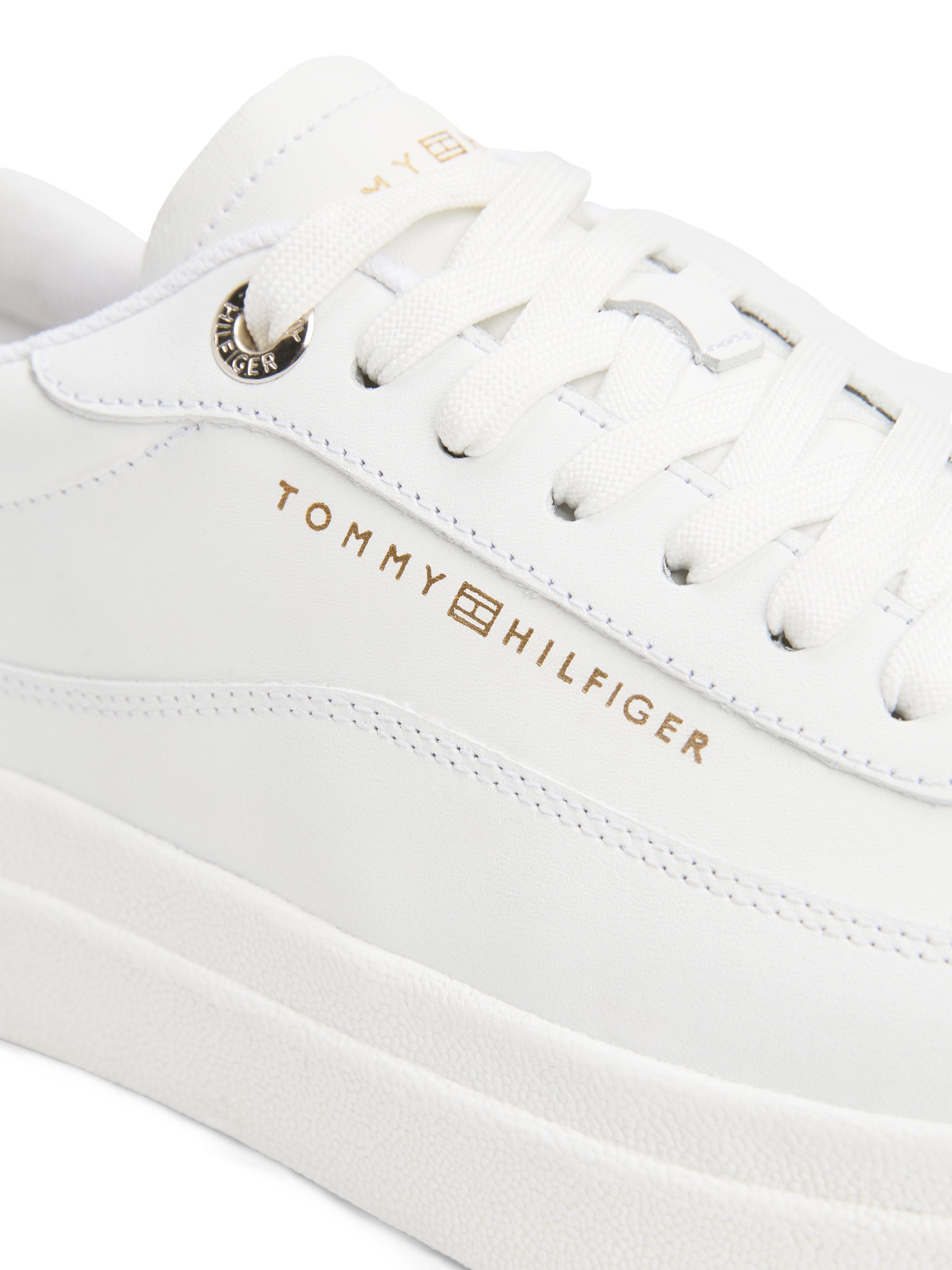 Tommy Hilfiger Plateausneakers MODERN COURT SNEAKER LTHR , vrijetijdsschoen, lage schoen, veterschoen met contrasterend logo