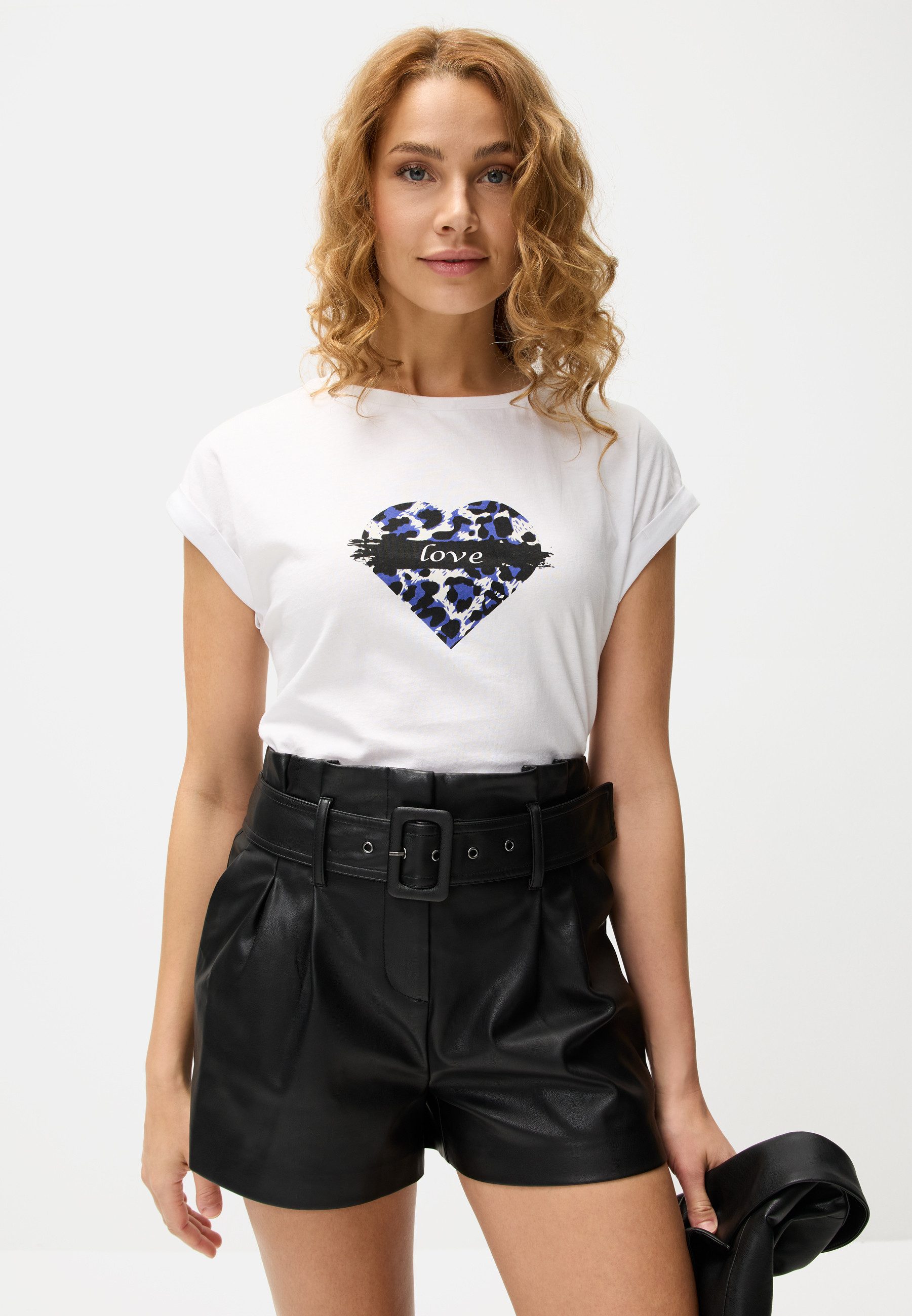 Lascana Short uit kunstleer, kunstleren shorts, elegant, modieus (Met riem)