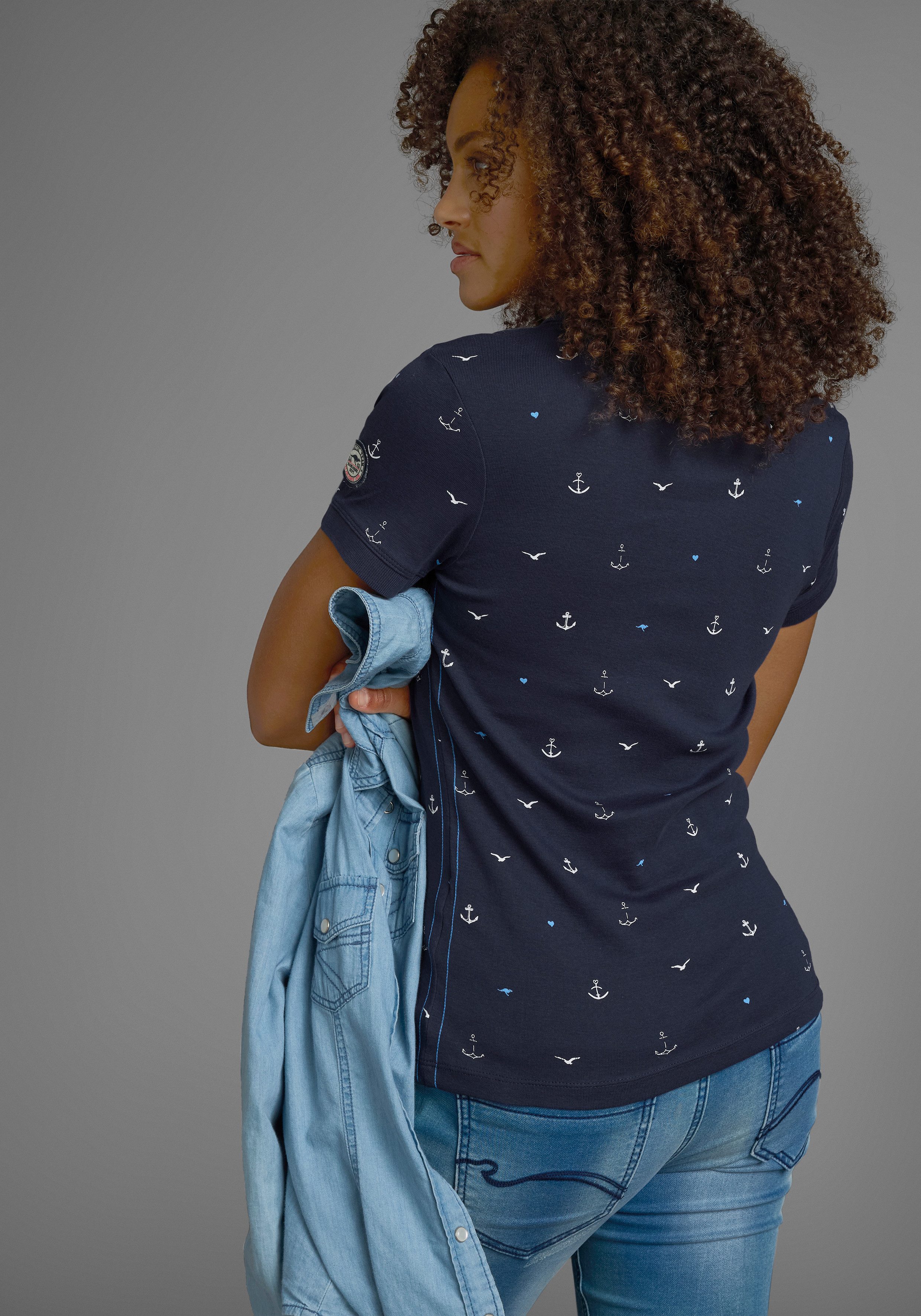 KangaROOS Poloshirt Korte mouwen, zeer figuurvolgend, met allover-print, van 100% katoen