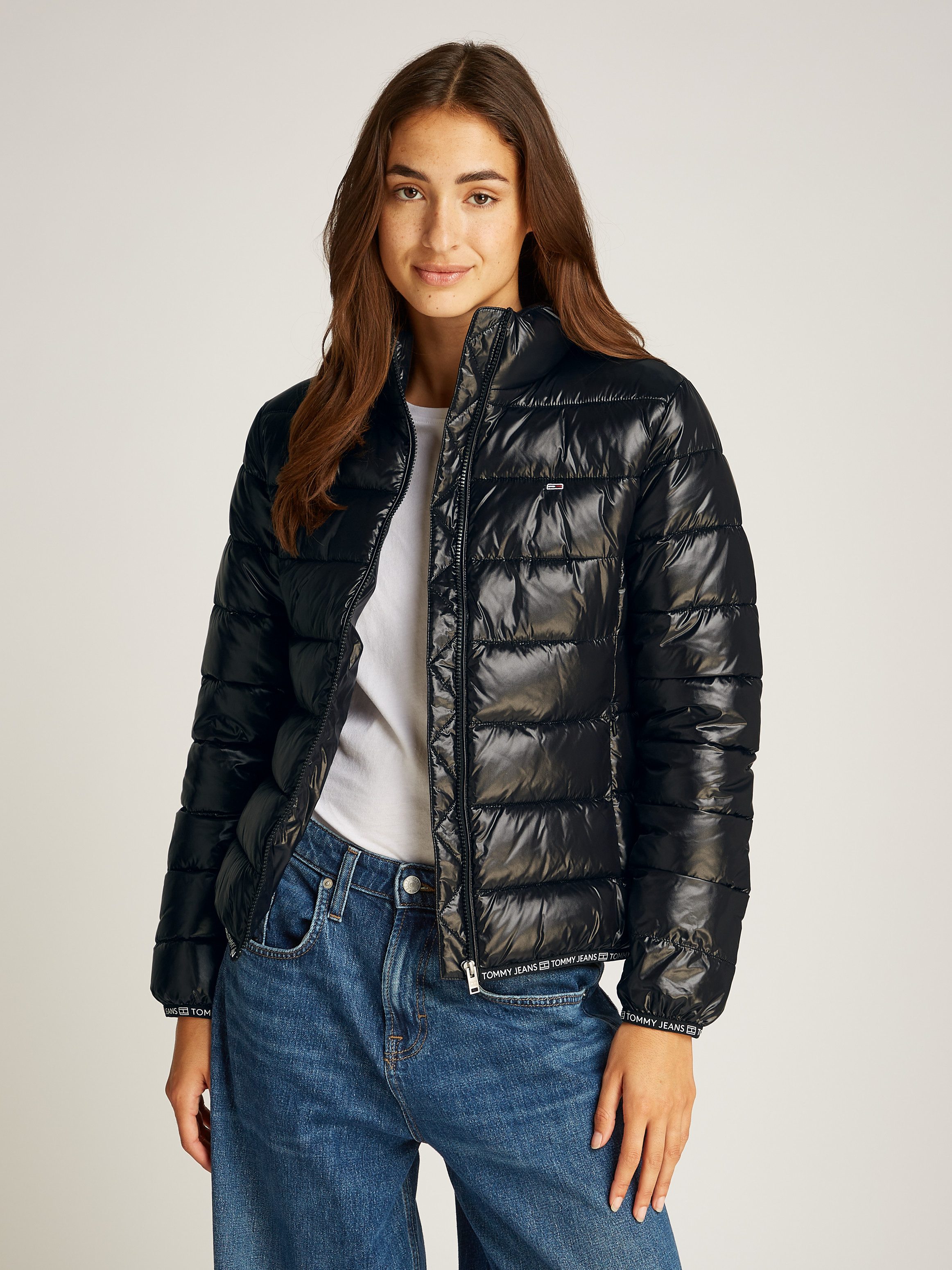 TOMMY JEANS Gewatteerde jas TJW ESSENTIAL TAPE JACKET EXT in glanzende uitstraling, met vulling