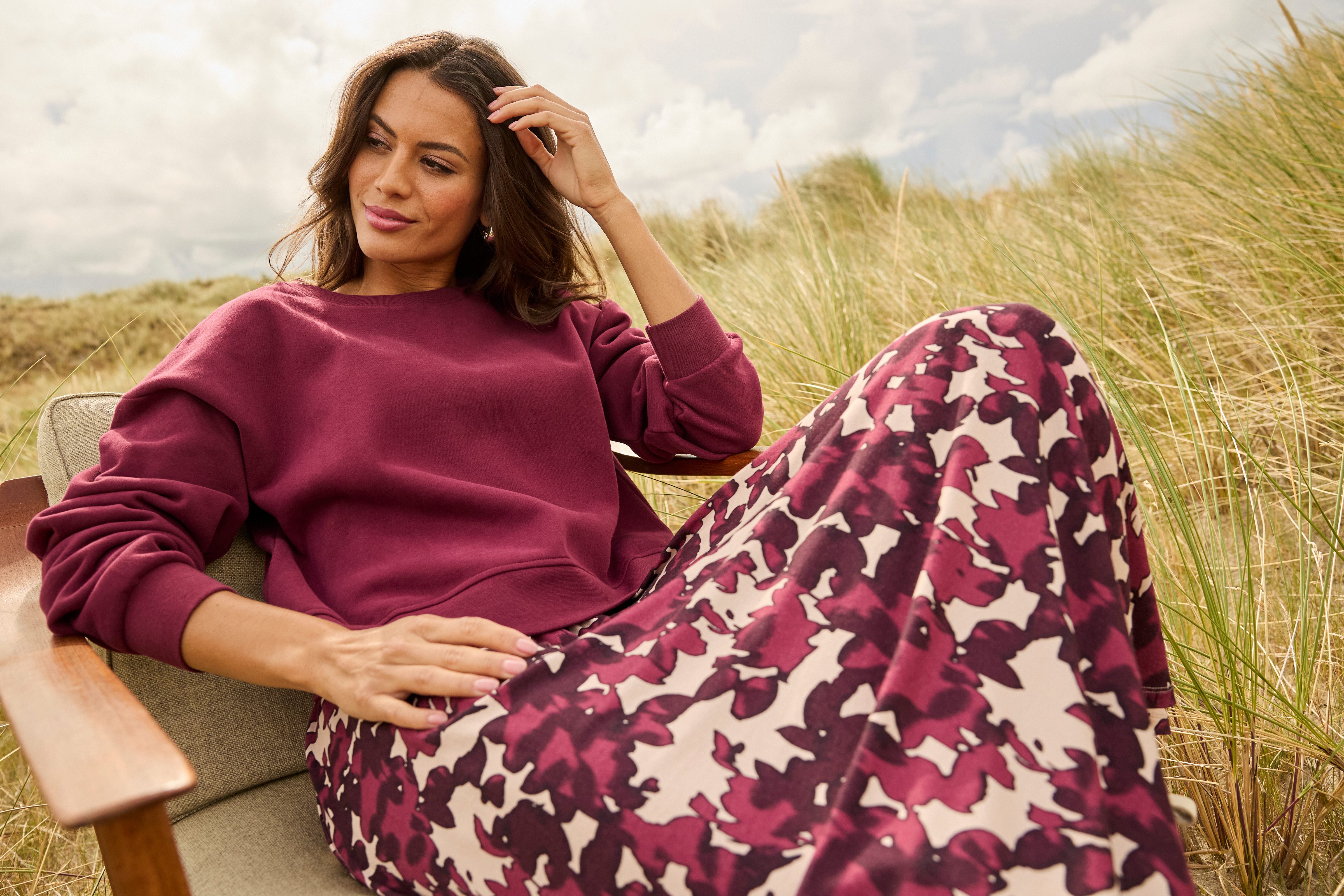 Laura Scott Sweatshirt Cropped model