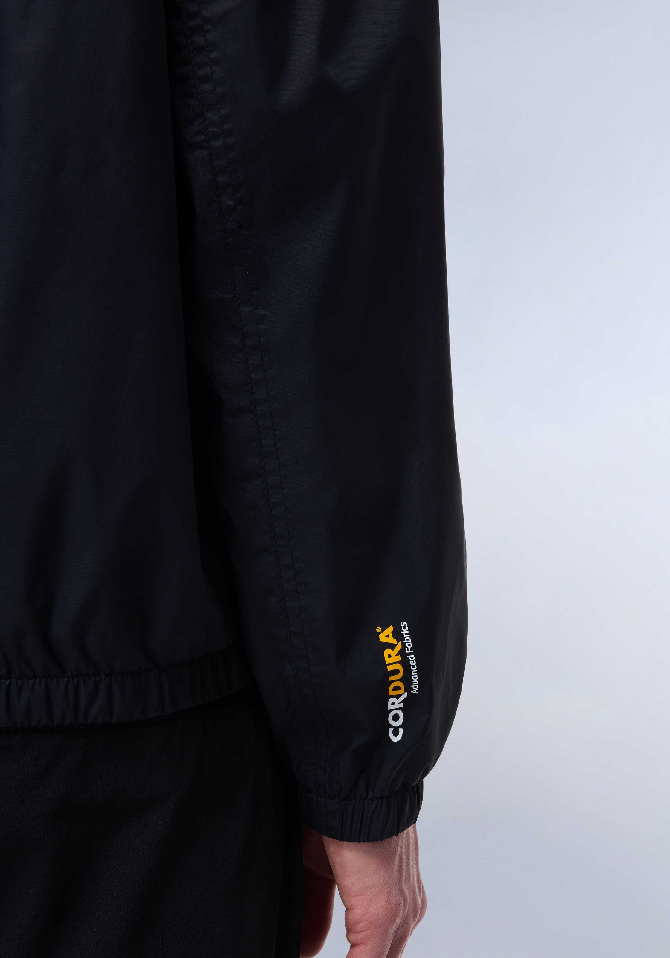 Napapijri Windbreaker A-CLOUDY 041 BLACK Met elastiek in de zoom, met staande kraag