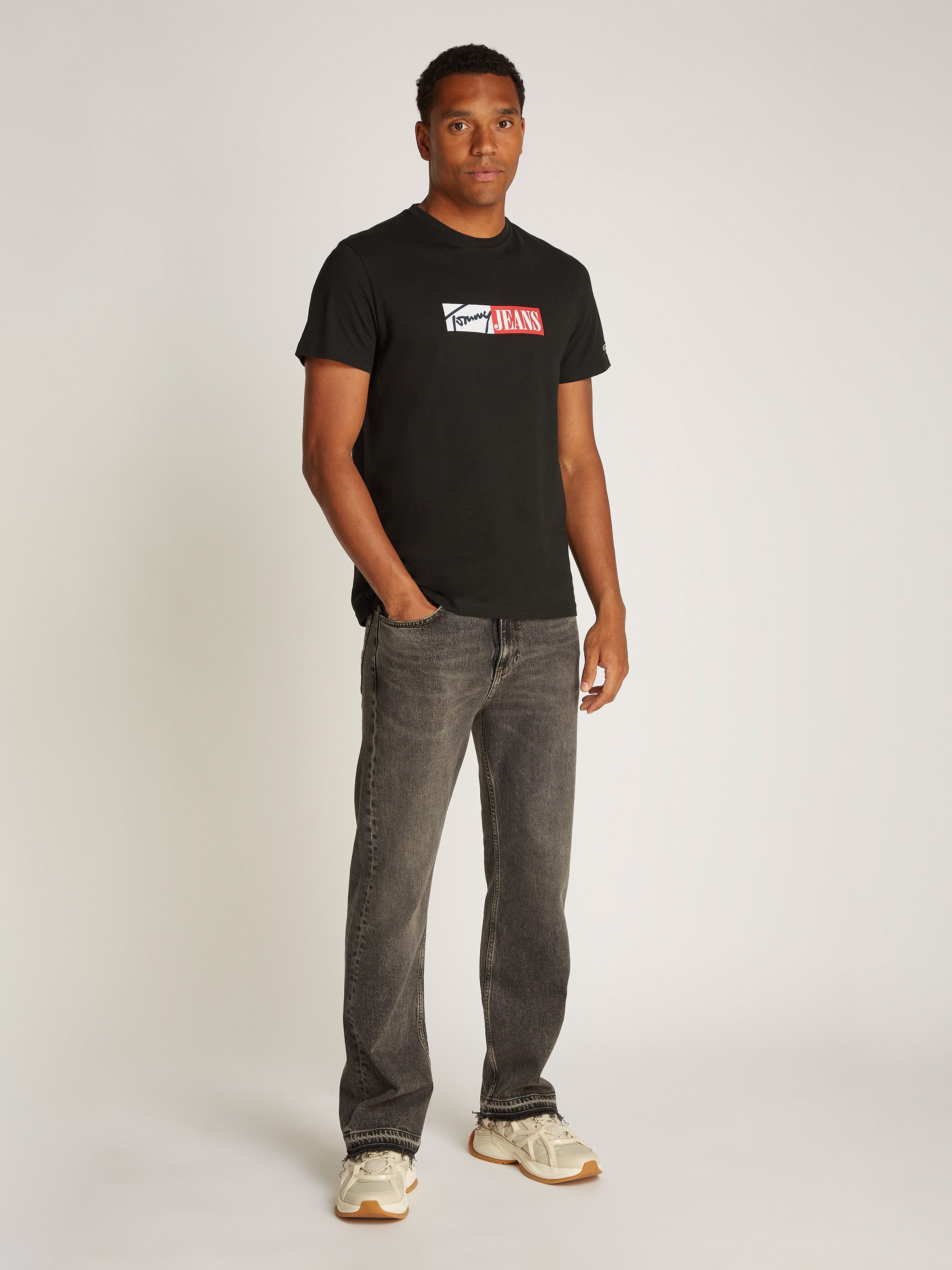Tommy Jeans Plus Shirt met ronde hals TJM SLIM ENTRY GRAPHIC TEE EXT in grote maten met logo-borduursel op de mouw
