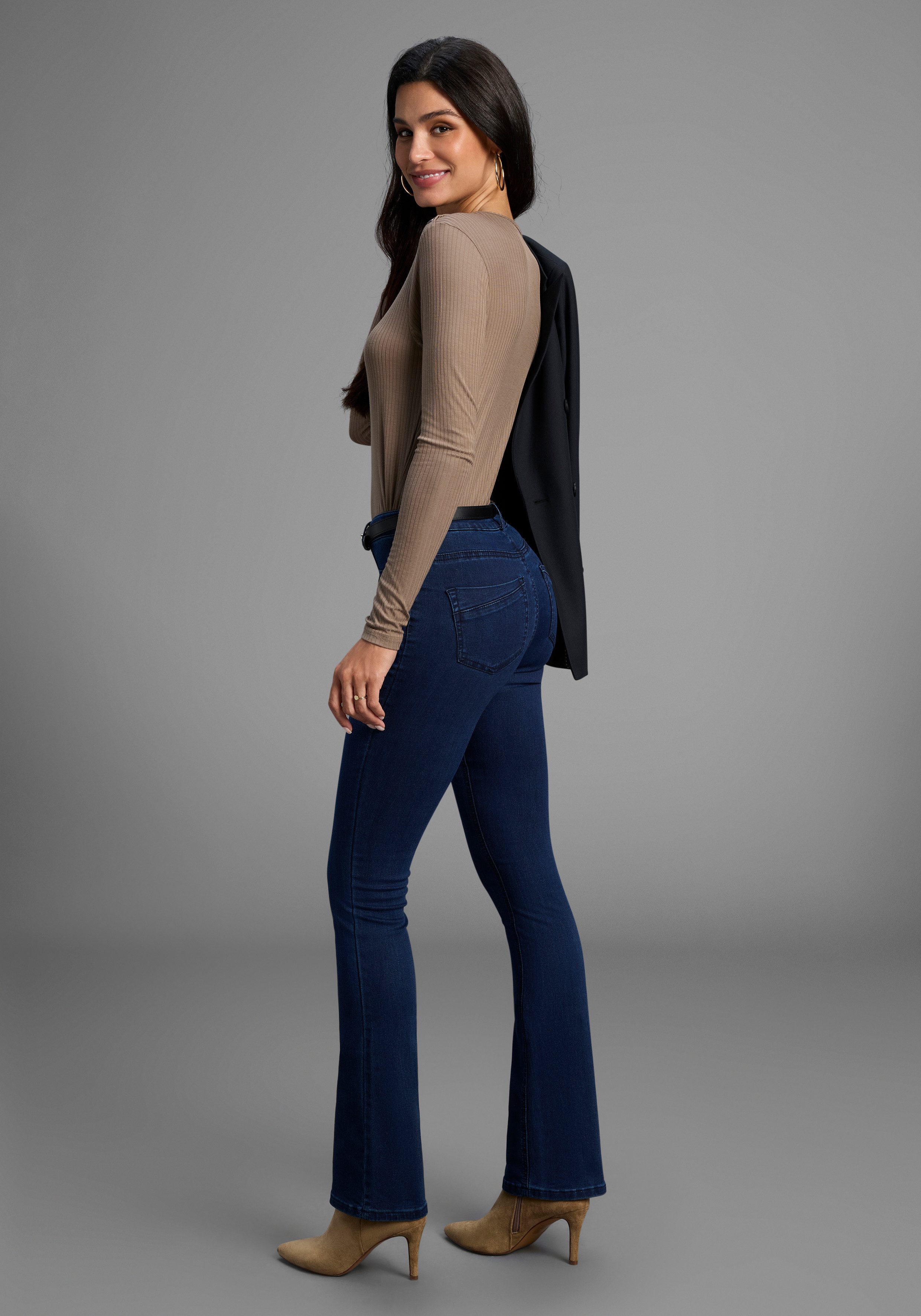 Arizona Bootcut jeans Ultra Stretch uitlopende pasvorm, used-wassing, hoge taille