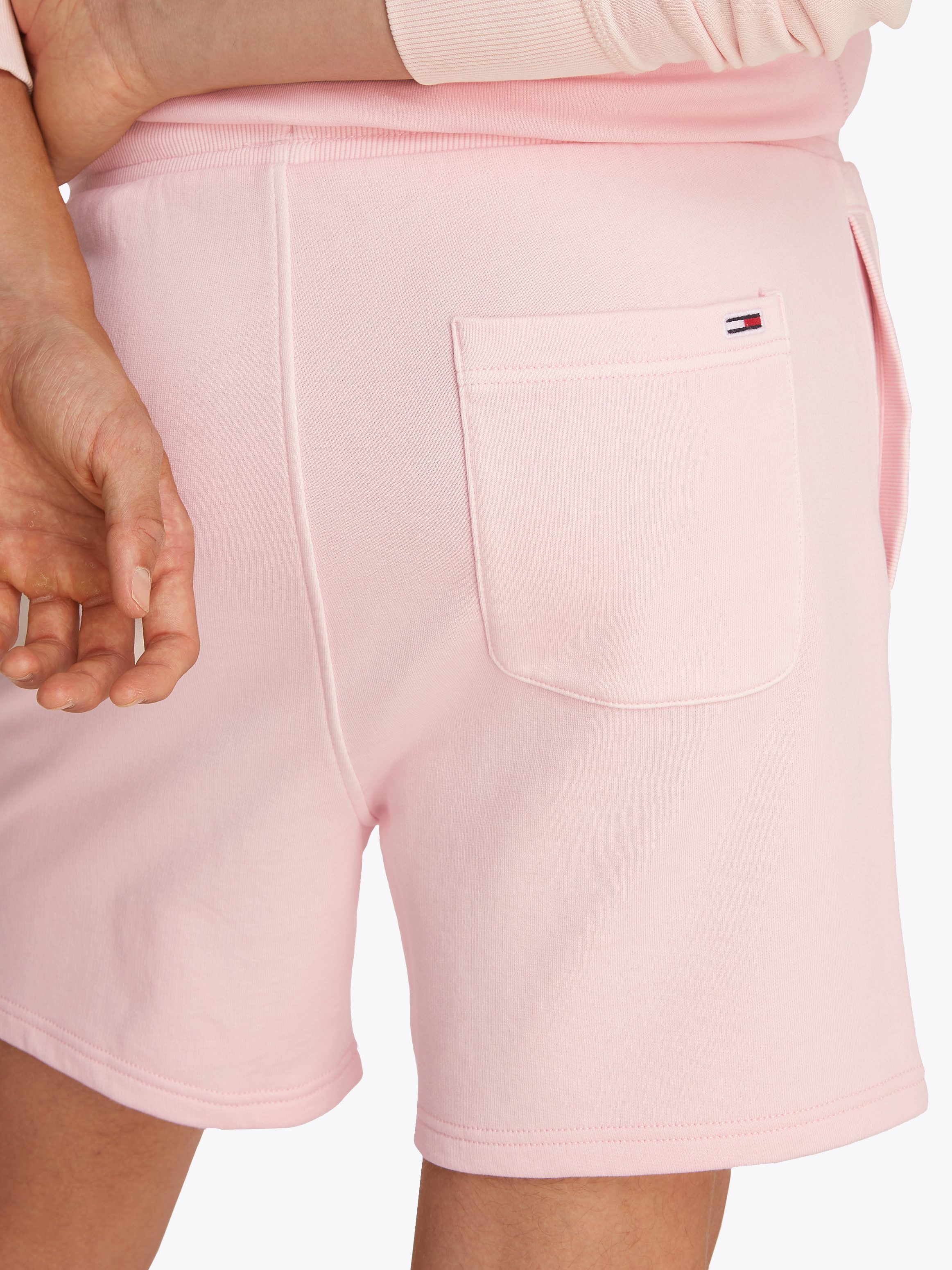 TOMMY JEANS Sweatshort TJM REG VARSITY GRAPHICS SHORT