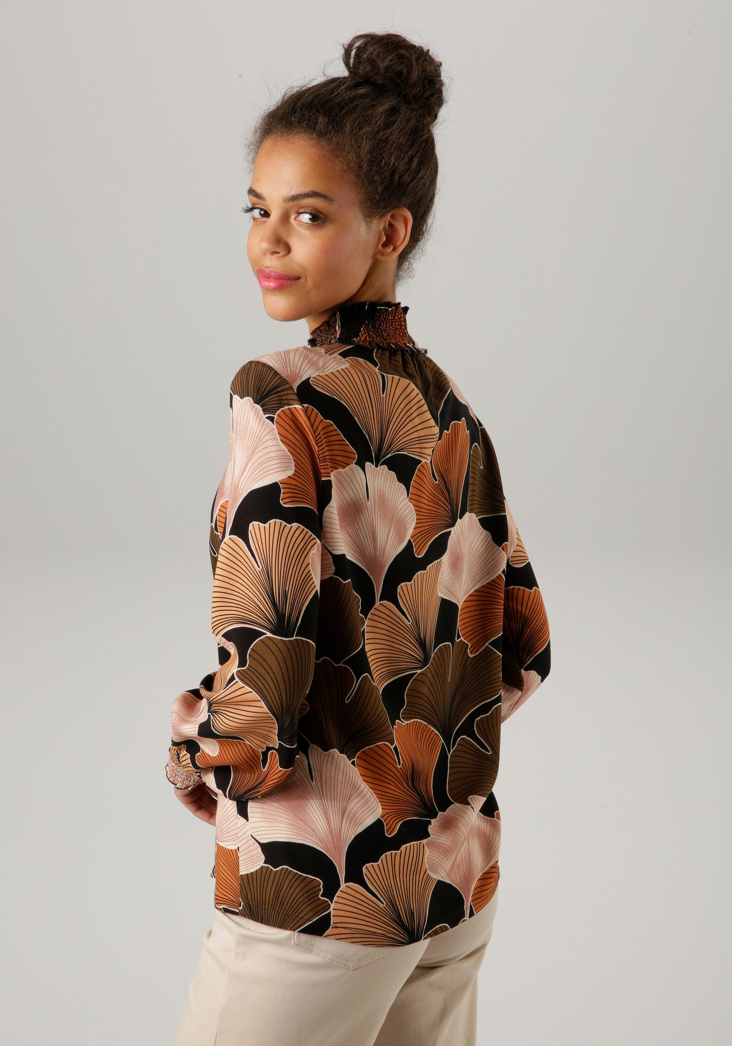 Aniston CASUAL Blouse zonder sluiting met aardkleurige, grootbladige print