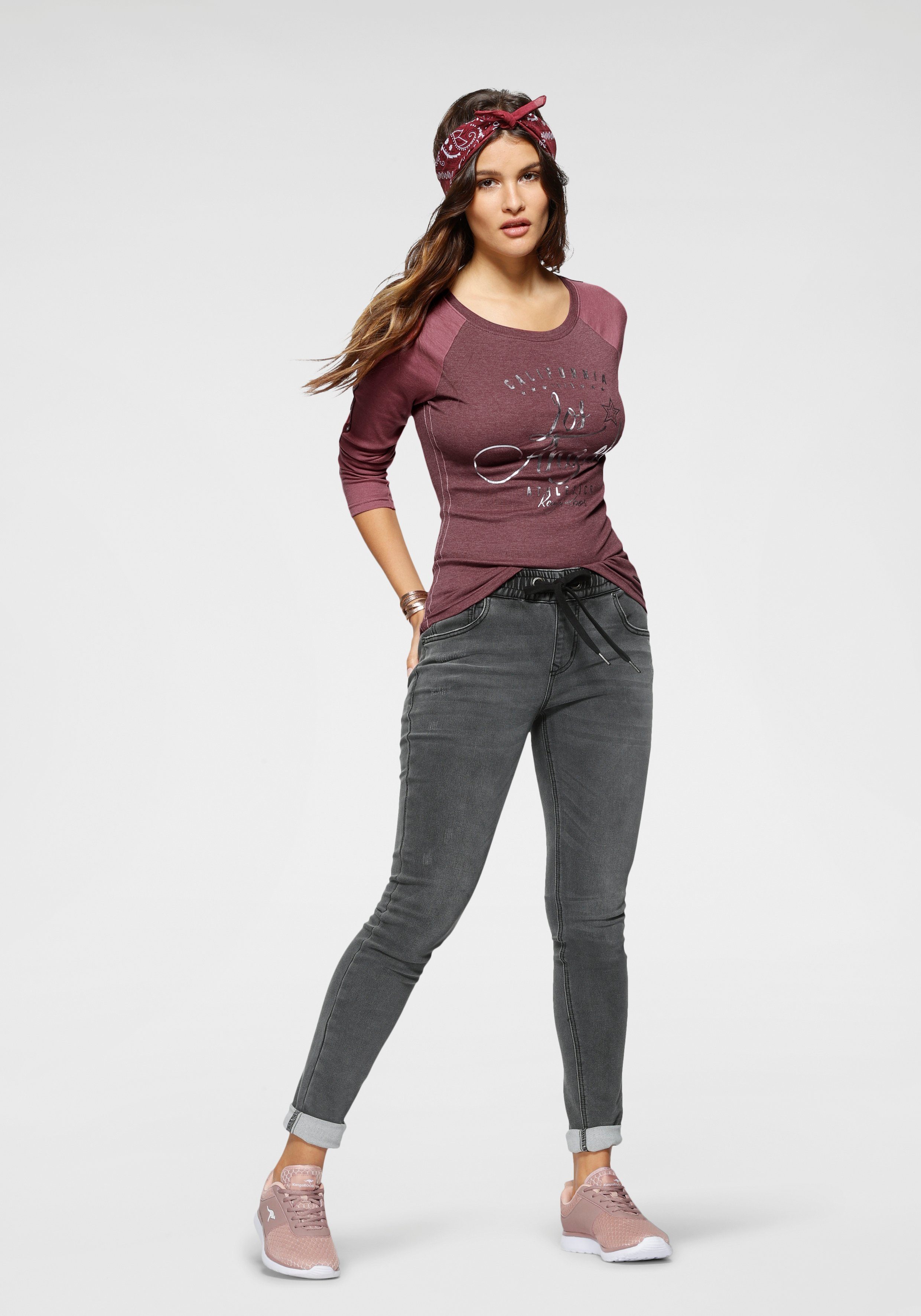 KangaROOS Longsleeve Lange mouwen, zeer figuurvolgende pasvorm, met glanzende metallic-print